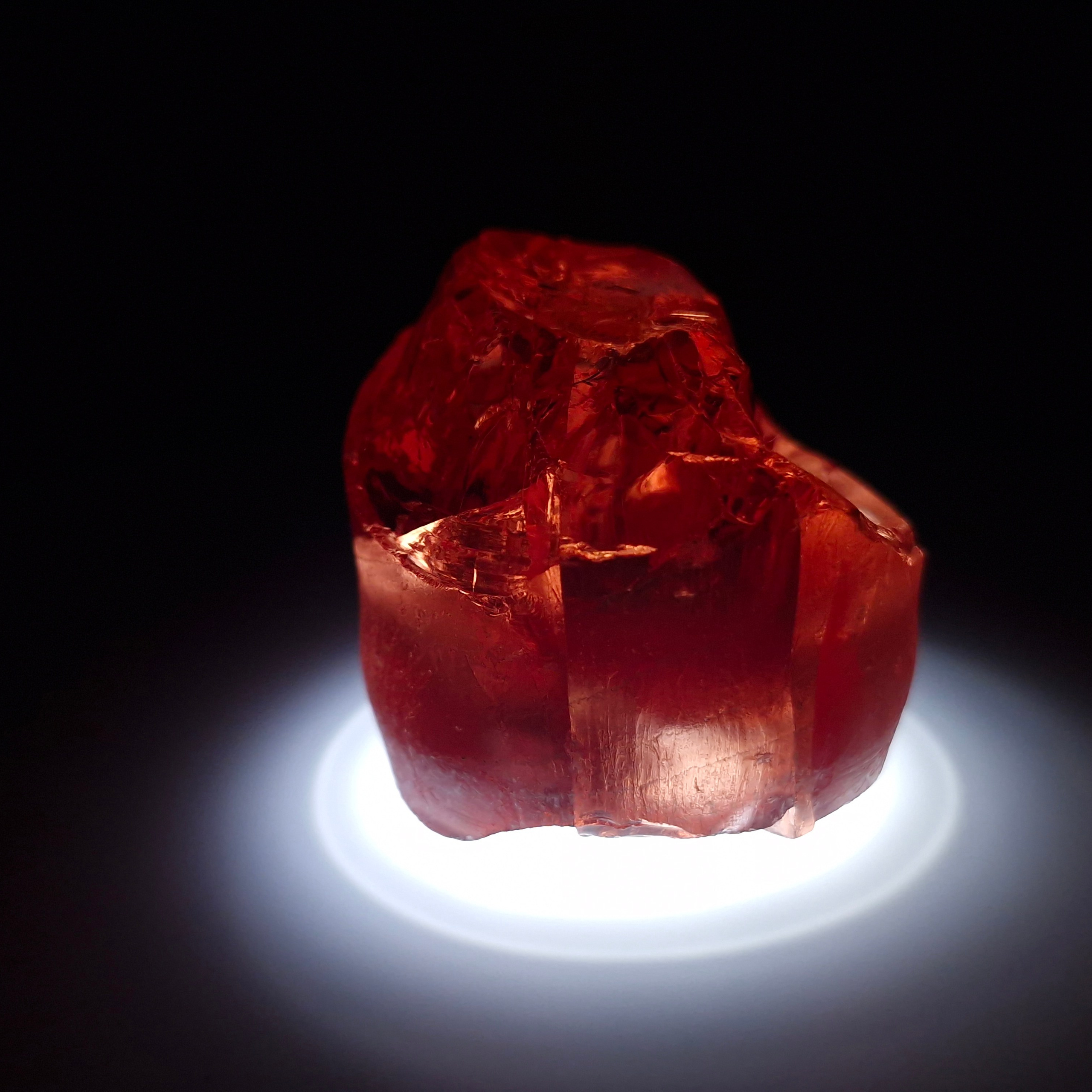 АИГ YAG красный. YAG garnet иттрий алюминиевый гранат ИАГ