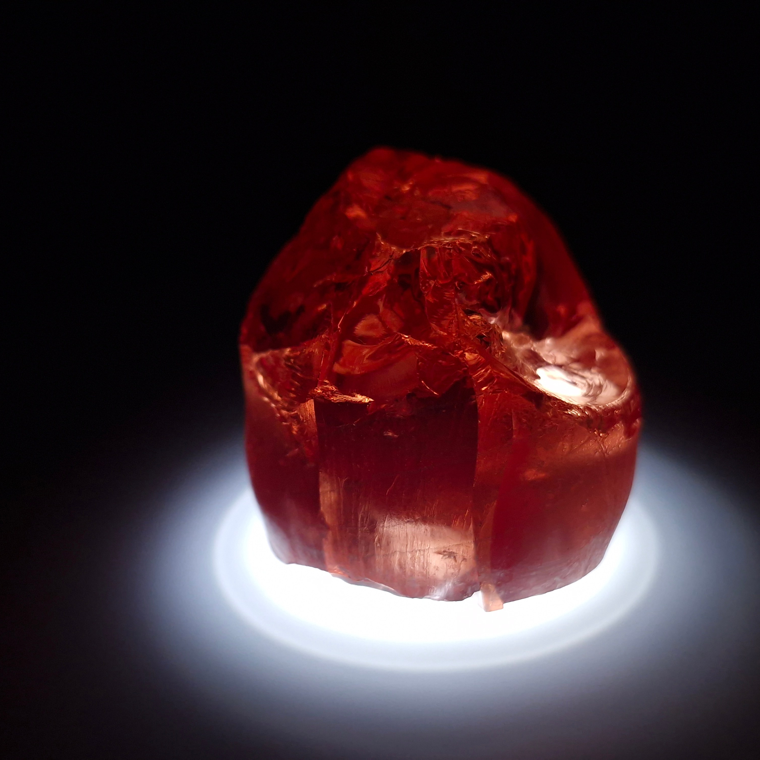 АИГ YAG красный. YAG garnet иттрий алюминиевый гранат ИАГ