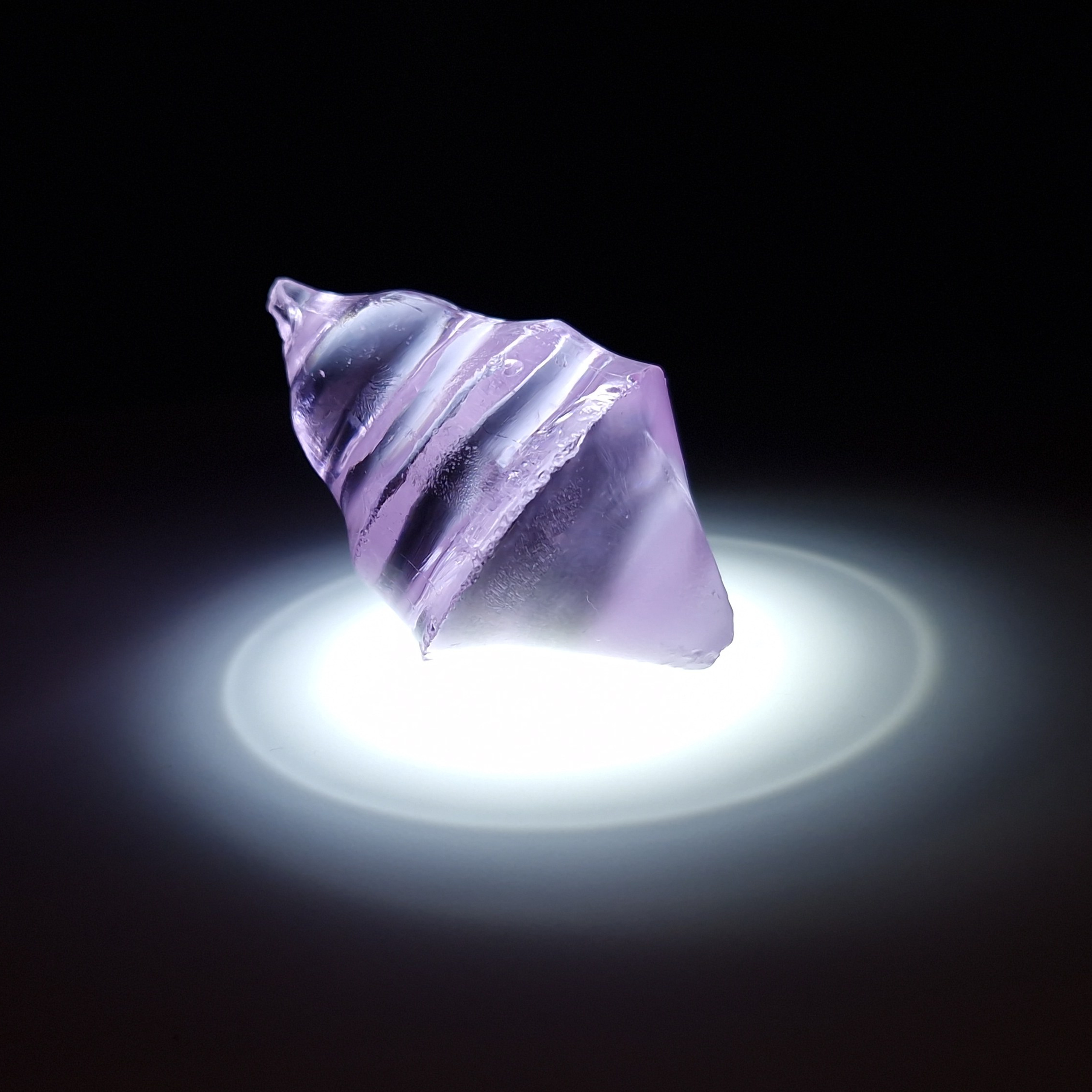 Фиолетовый камень гранат garnet purple. YAG garnet иттрий алюминиевый гранат ИАГ