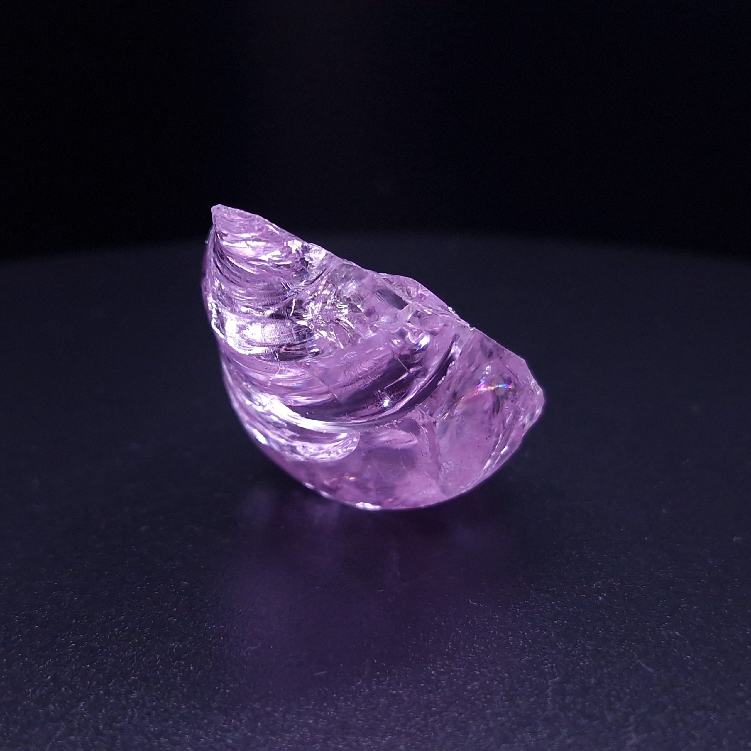 Фиолетовый гранатовый кристалл. YAG garnet иттрий алюминиевый гранат ИАГ