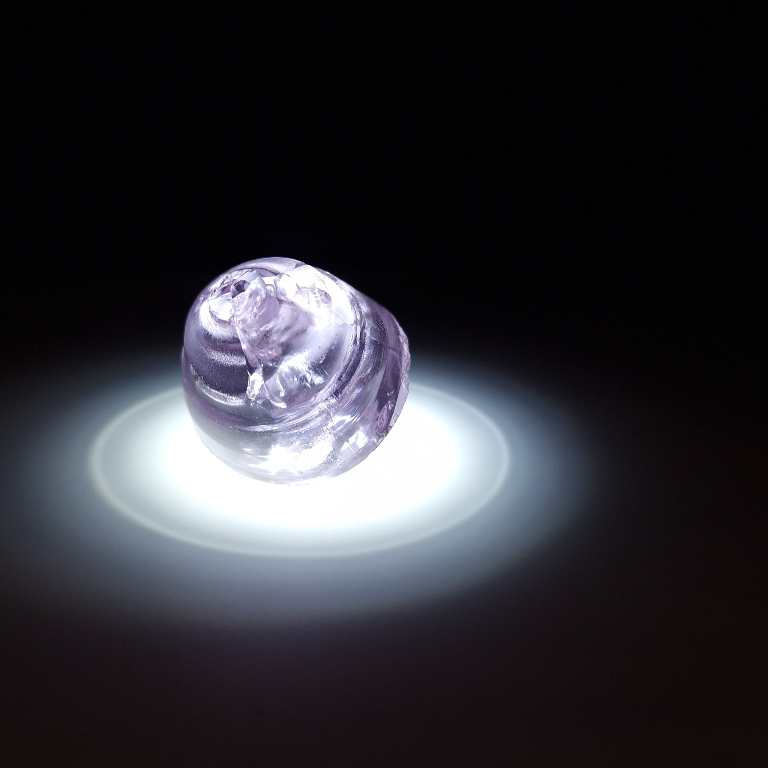 Кристалл граната фиолетовый. YAG garnet иттрий алюминиевый гранат ИАГ