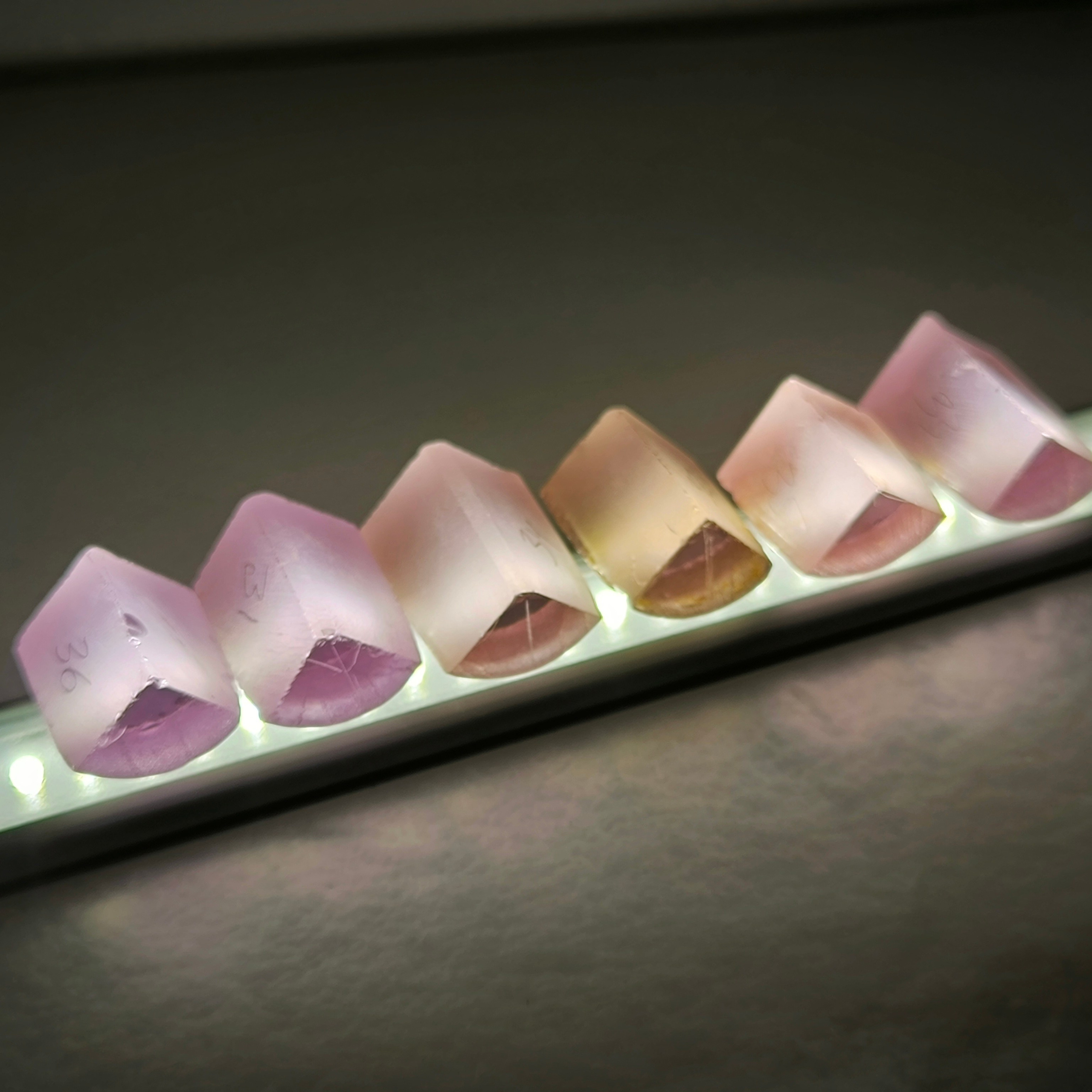 Призмы иттрий алюминиевый ИАГ гранат. YAG garnet иттрий алюминиевый гранат ИАГ