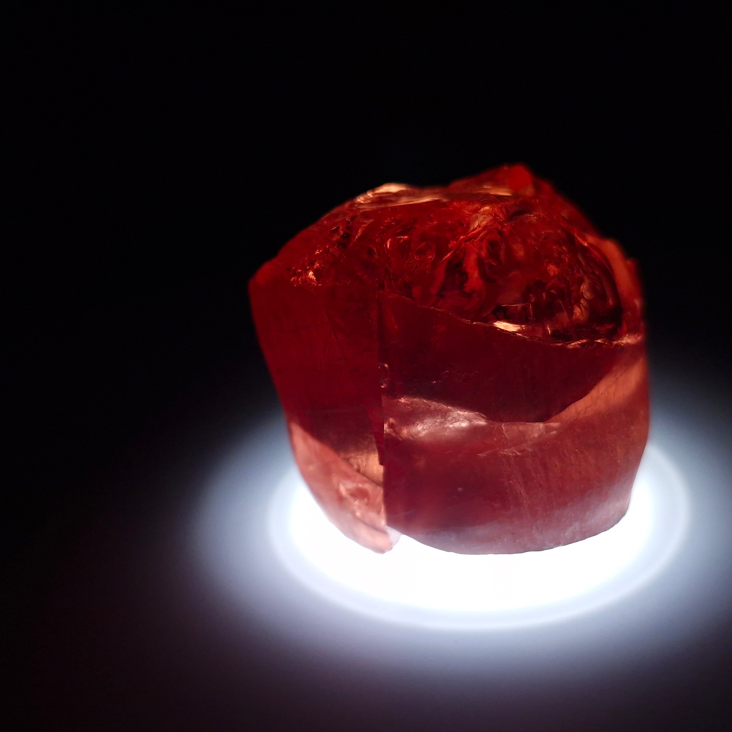 АИГ YAG красный. YAG garnet иттрий алюминиевый гранат ИАГ