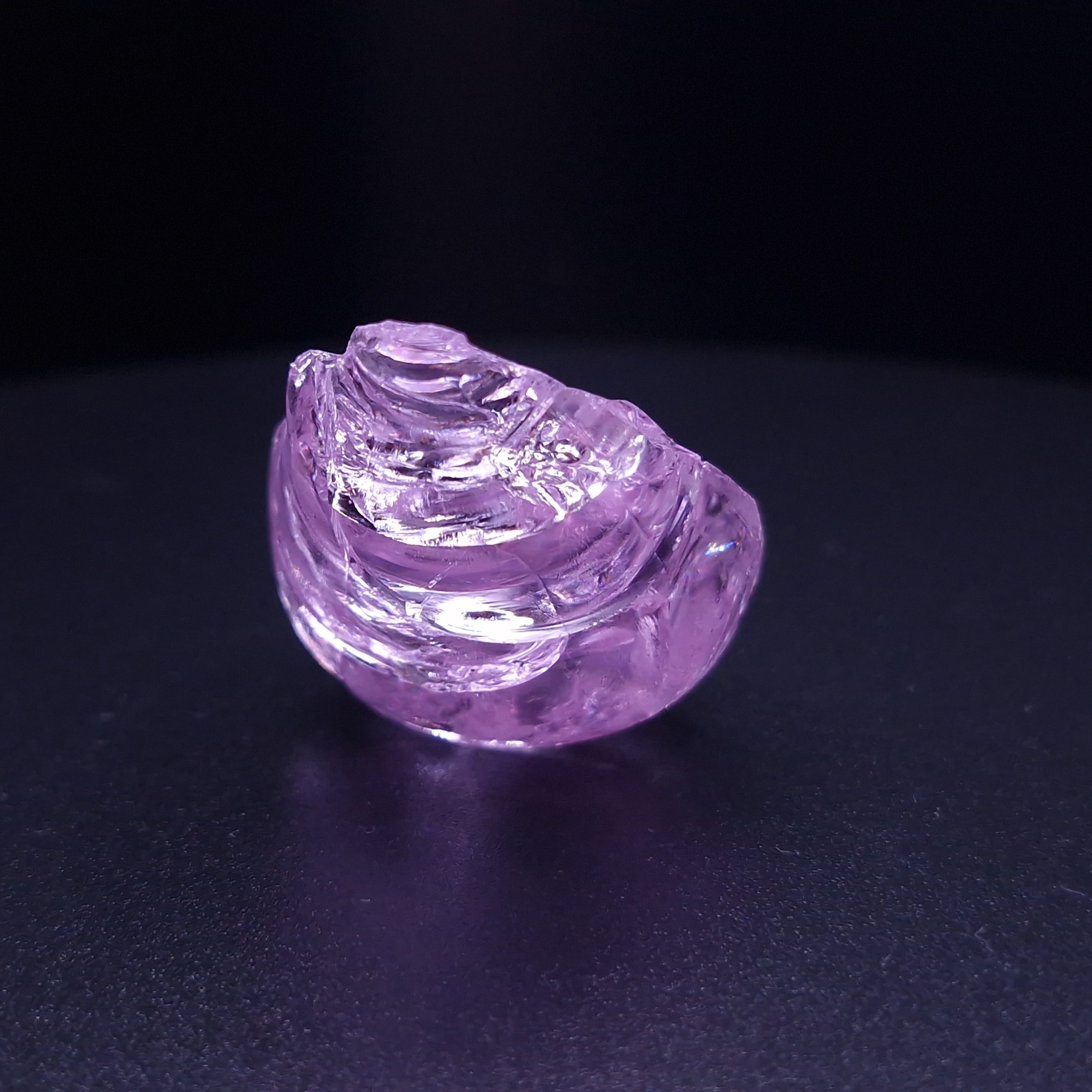 Фиолетовый гранатовый кристалл. YAG garnet иттрий алюминиевый гранат ИАГ