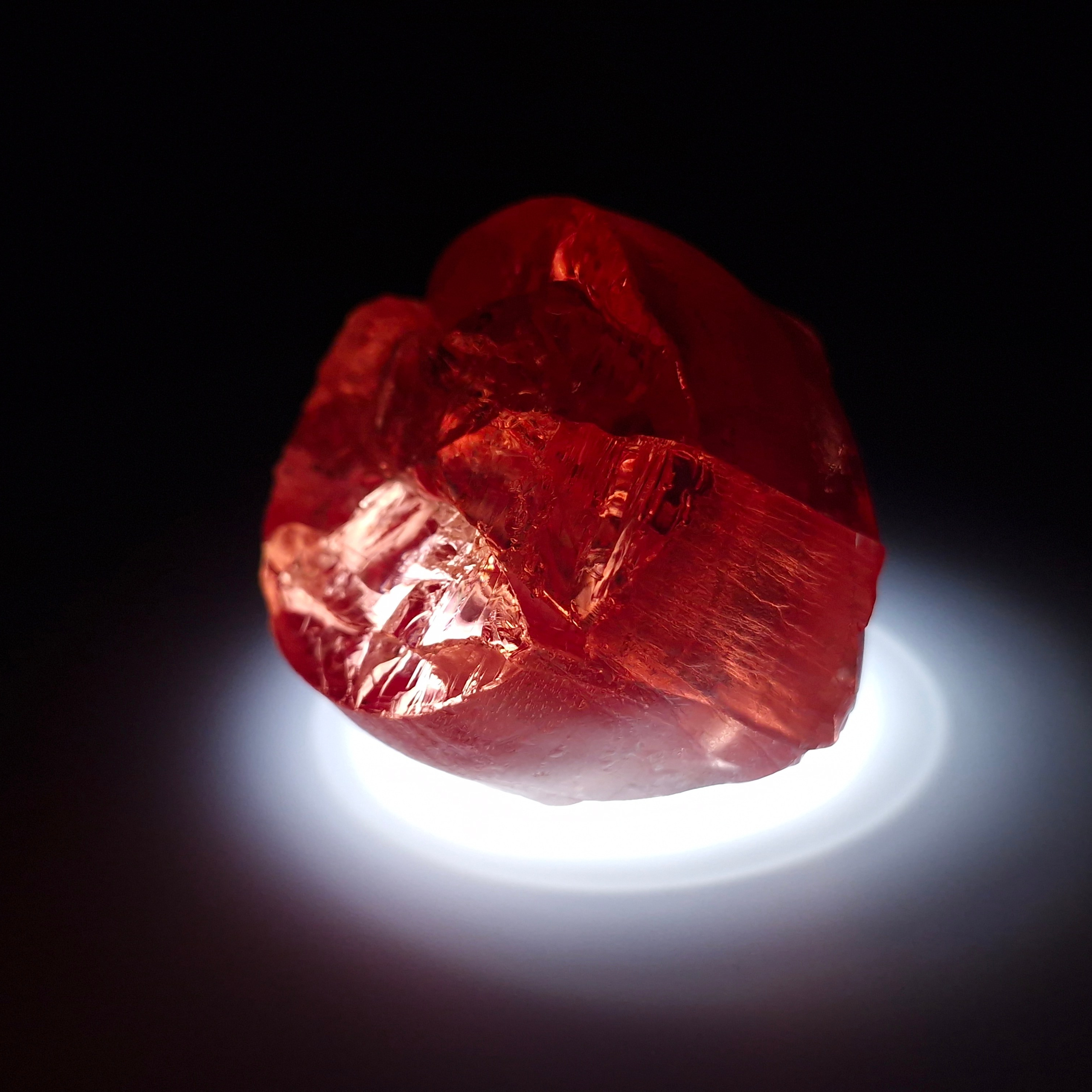 АИГ YAG красный. YAG garnet иттрий алюминиевый гранат ИАГ