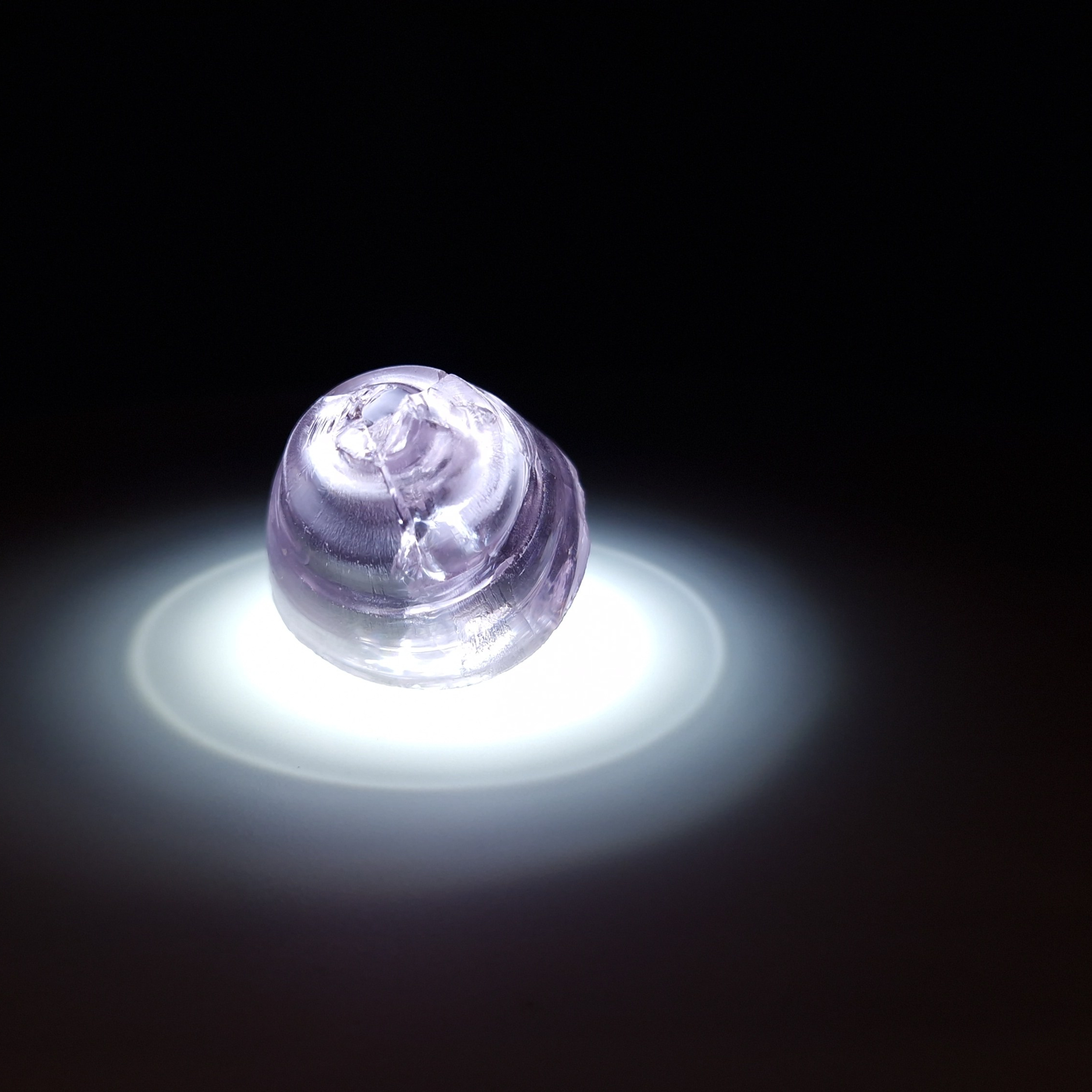 Кристалл граната фиолетовый. YAG garnet иттрий алюминиевый гранат ИАГ