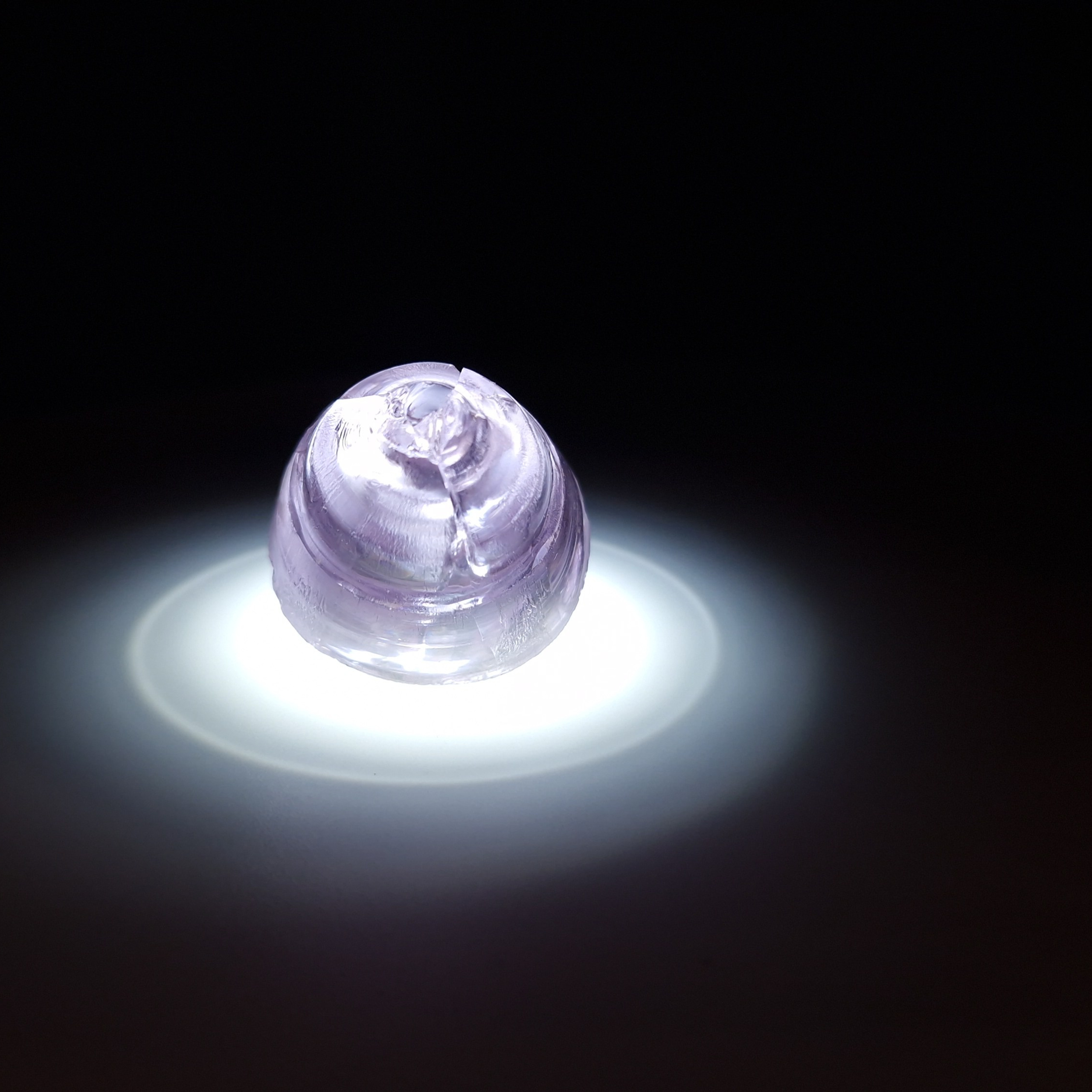 Кристалл граната фиолетовый. YAG garnet иттрий алюминиевый гранат ИАГ