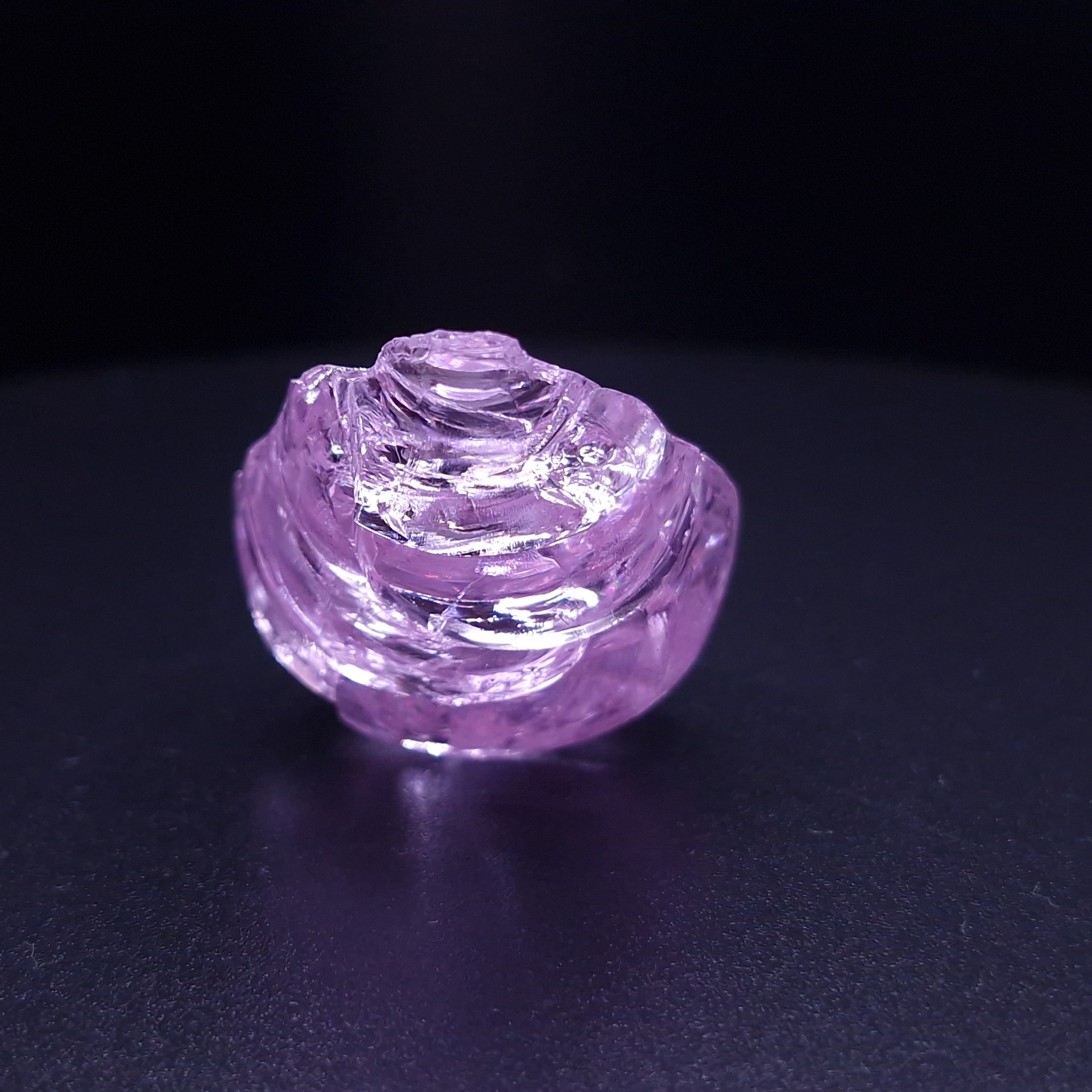 Фиолетовый гранатовый кристалл. YAG garnet иттрий алюминиевый гранат ИАГ