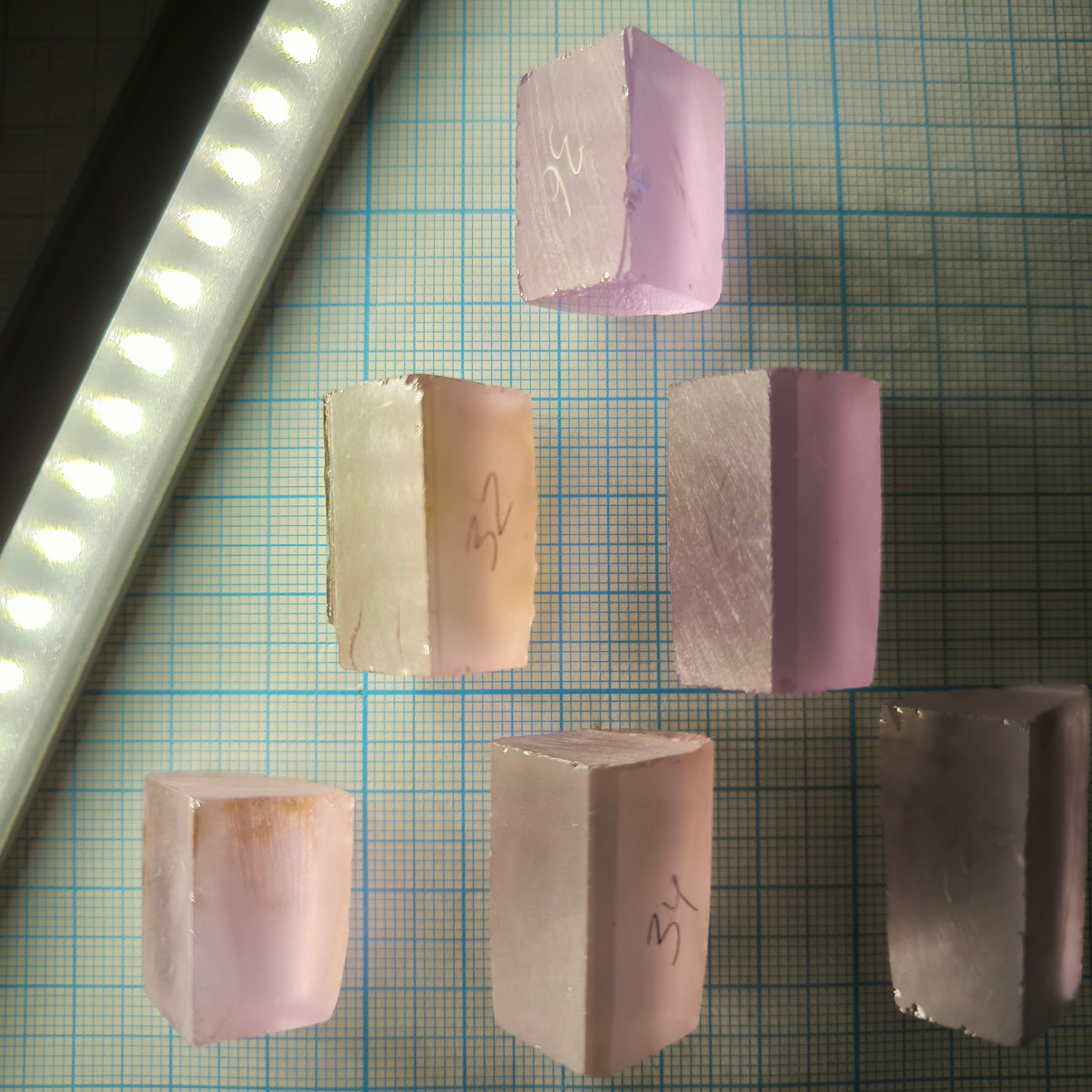 Призмы иттрий алюминиевый ИАГ гранат. YAG garnet иттрий алюминиевый гранат ИАГ