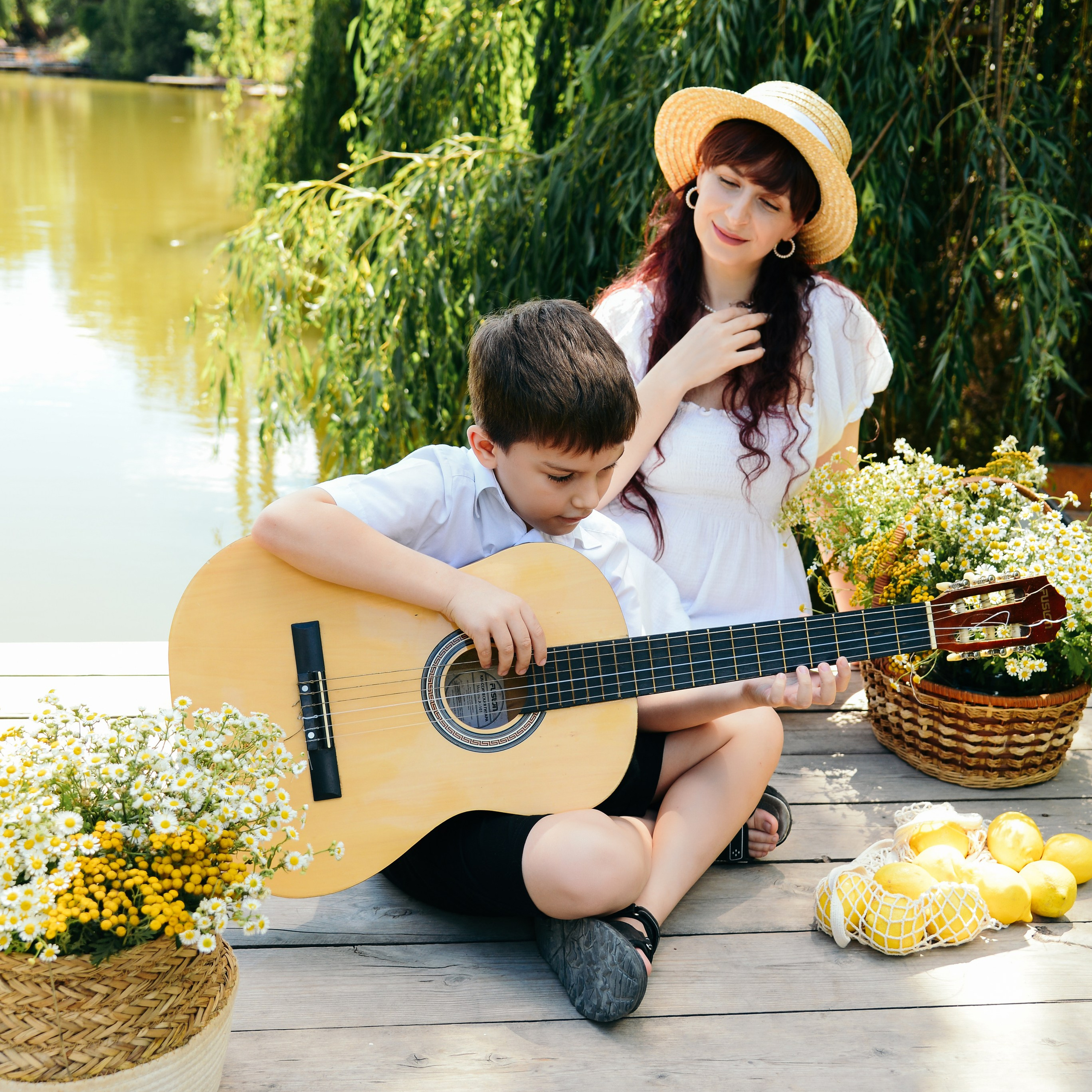 Вера, ромашки и Рома)