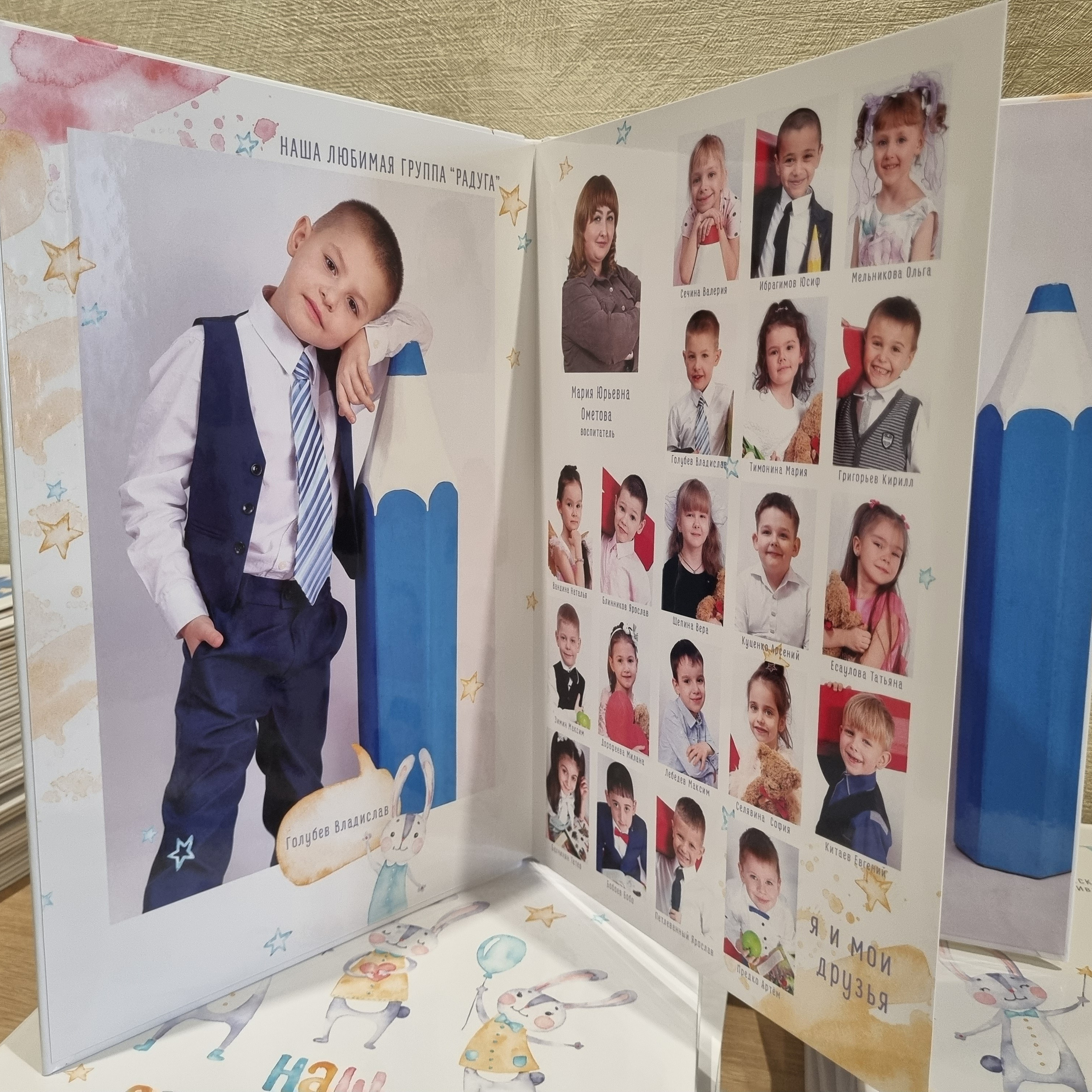 Фото готовых выпускных альбомов для детского сада и школы в Иваново Ярославле Костроме Владимире. Выпускные альбомы в Иваново в детский сад и школу. Александр и Светлана Янкины