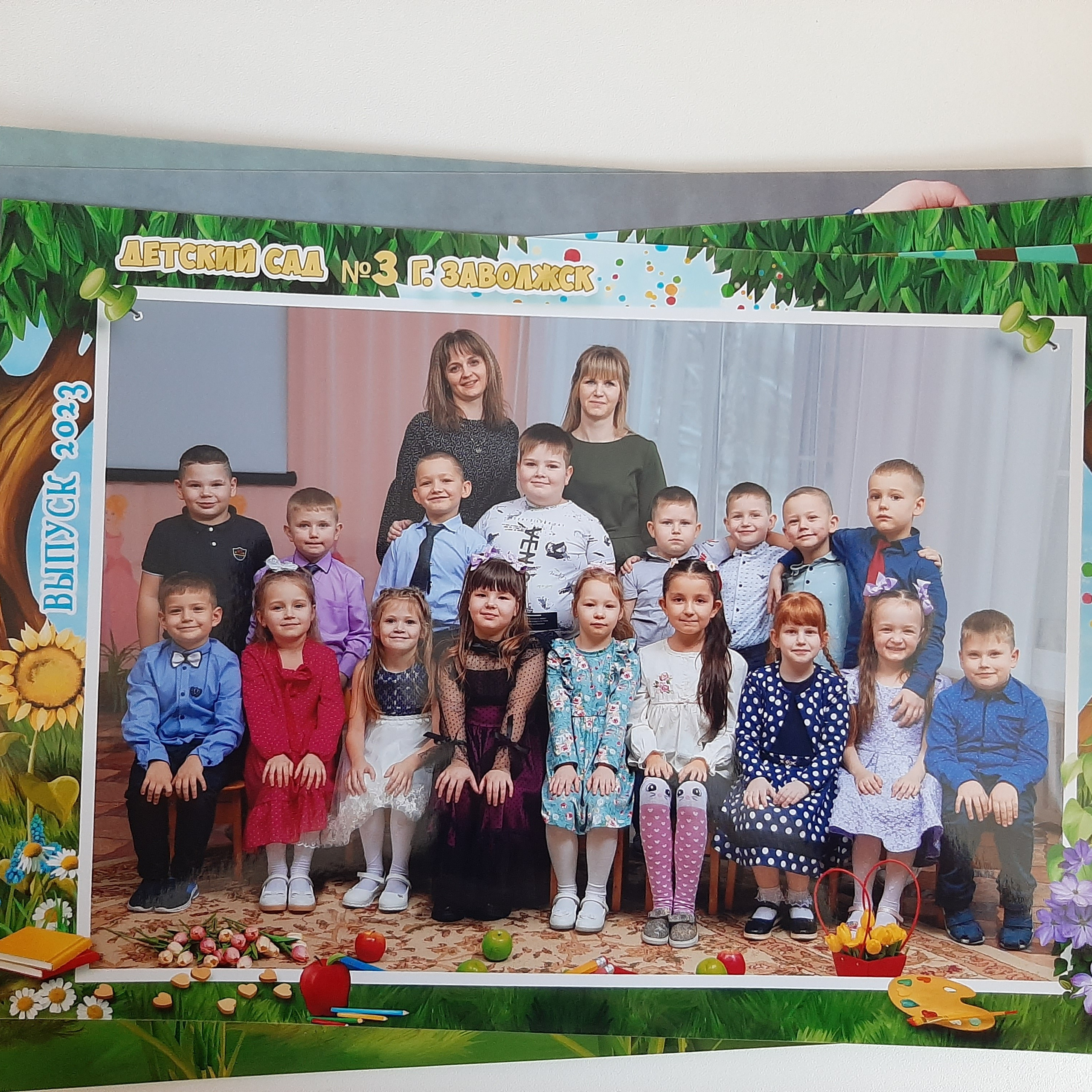 Фото готовых выпускных альбомов для детского сада и школы в Иваново Ярославле Костроме Владимире. Выпускные альбомы в Иваново в детский сад и школу. Александр и Светлана Янкины