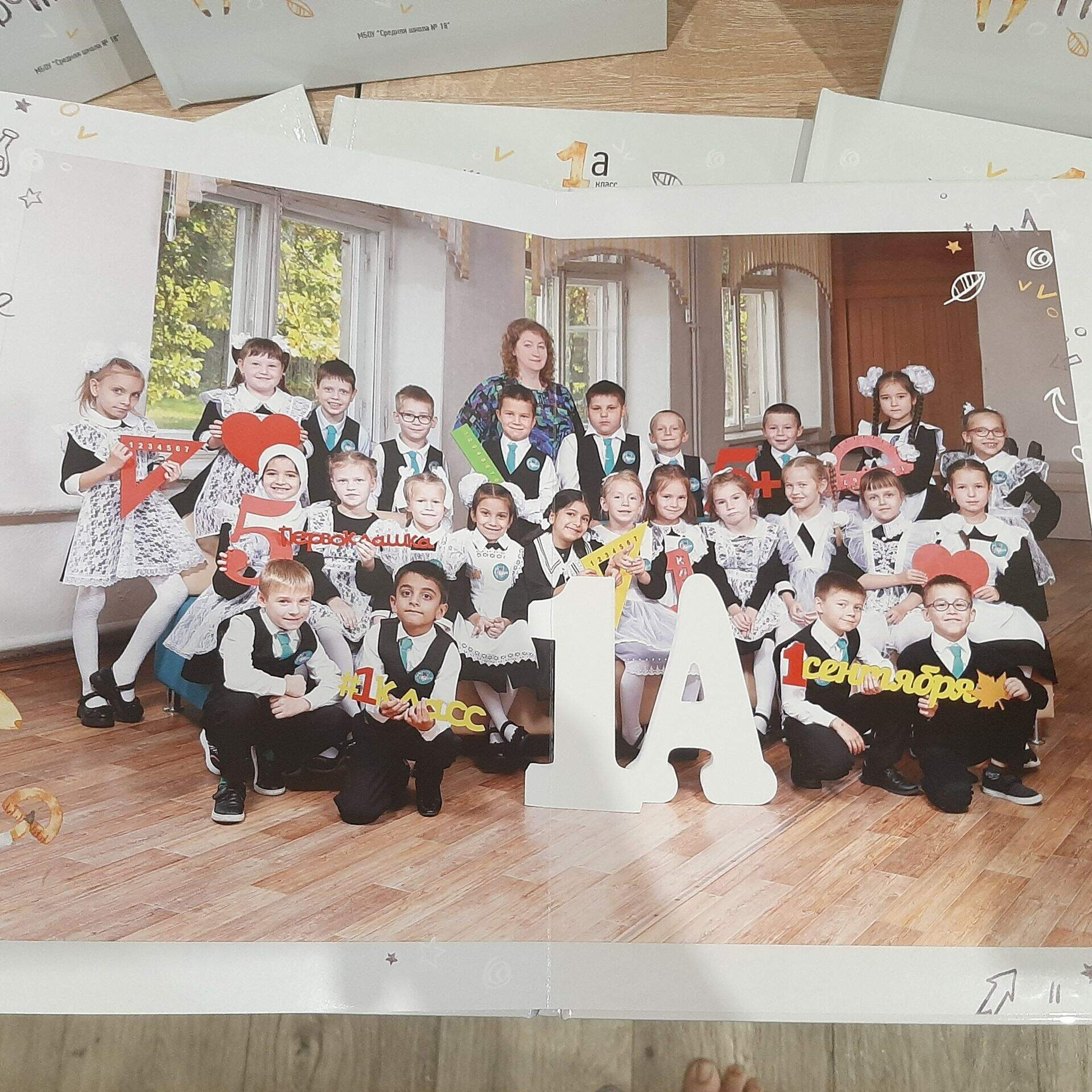 Фото готовых выпускных альбомов для детского сада и школы в Иваново Ярославле Костроме Владимире. Выпускные альбомы в Иваново в детский сад и школу. Александр и Светлана Янкины