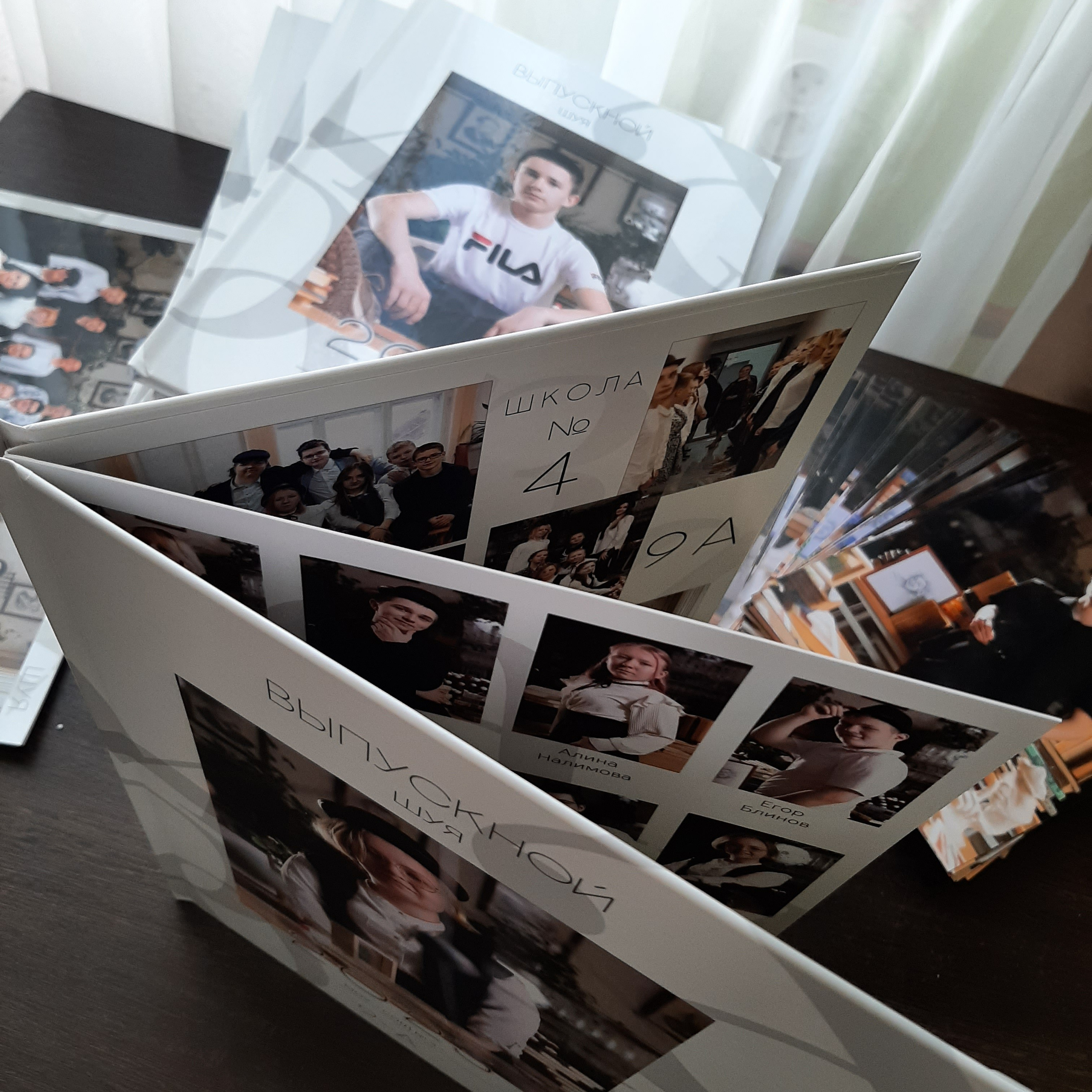 Фото готовых выпускных альбомов для детского сада и школы в Иваново Ярославле Костроме Владимире. Выпускные альбомы в Иваново в детский сад и школу. Александр и Светлана Янкины