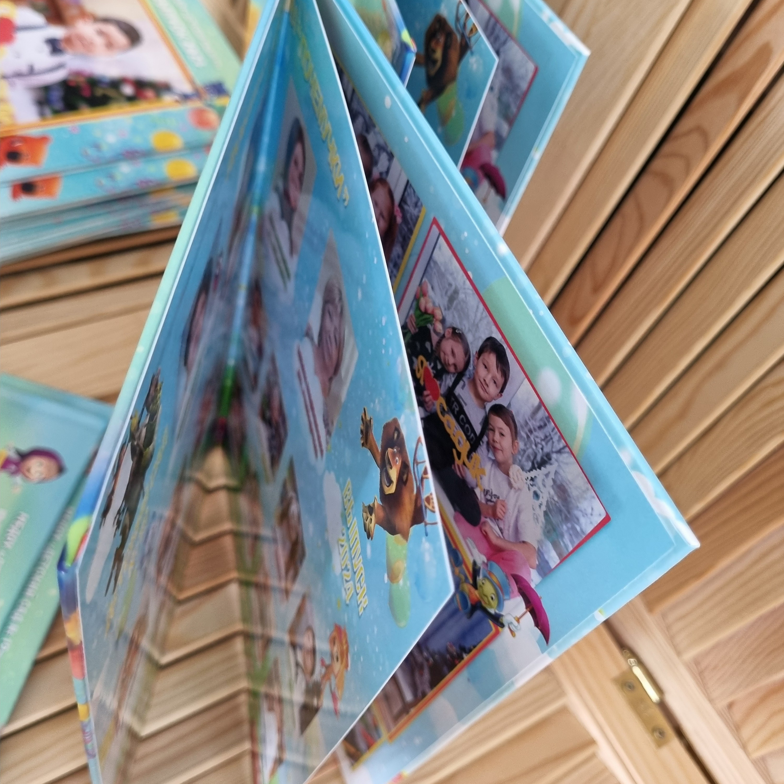 Фото готовых выпускных альбомов для детского сада и школы в Иваново Ярославле Костроме Владимире. Выпускные альбомы в Иваново в детский сад и школу. Александр и Светлана Янкины