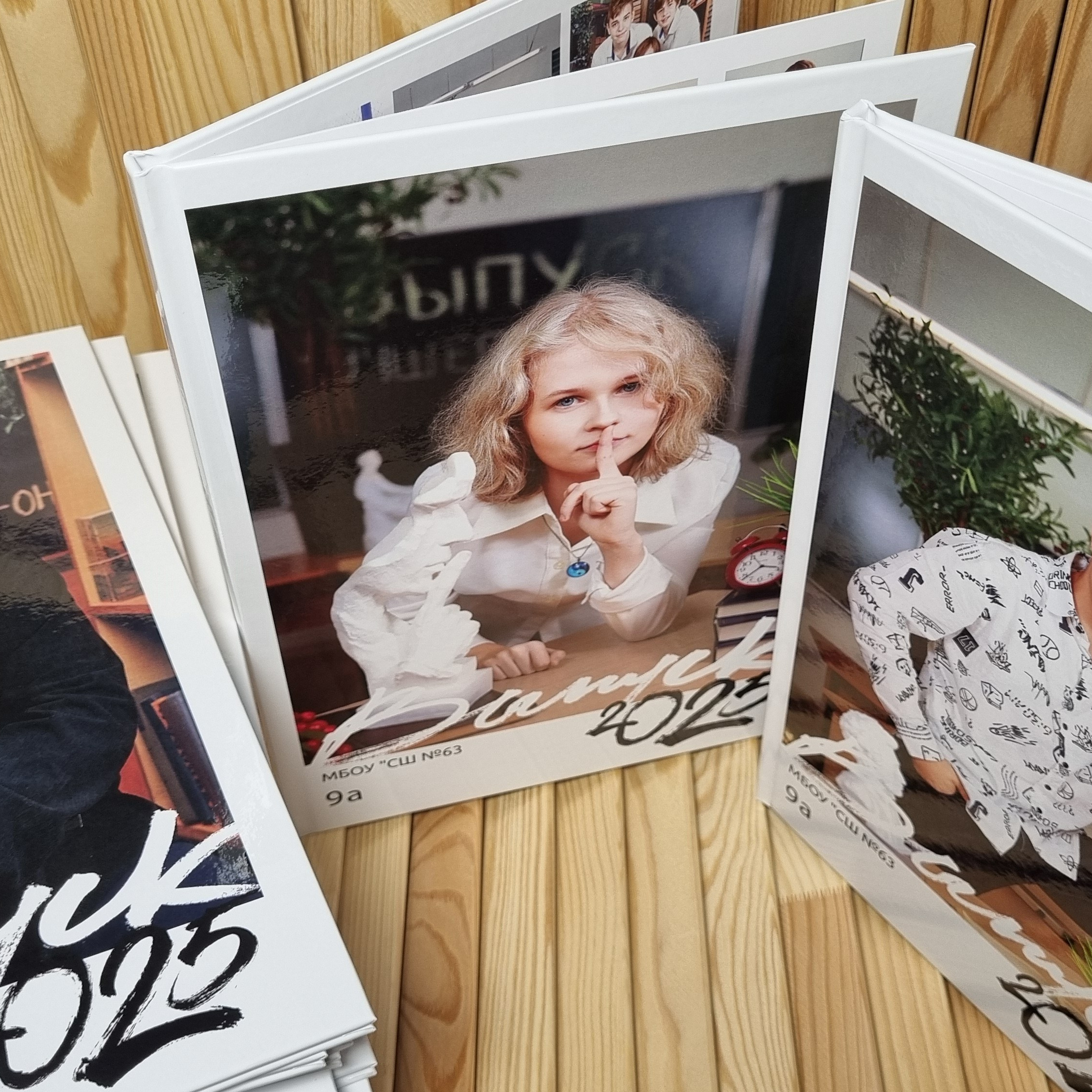 Фото готовых выпускных альбомов для детского сада и школы в Иваново Ярославле Костроме Владимире. Выпускные альбомы в Иваново в детский сад и школу. Александр и Светлана Янкины