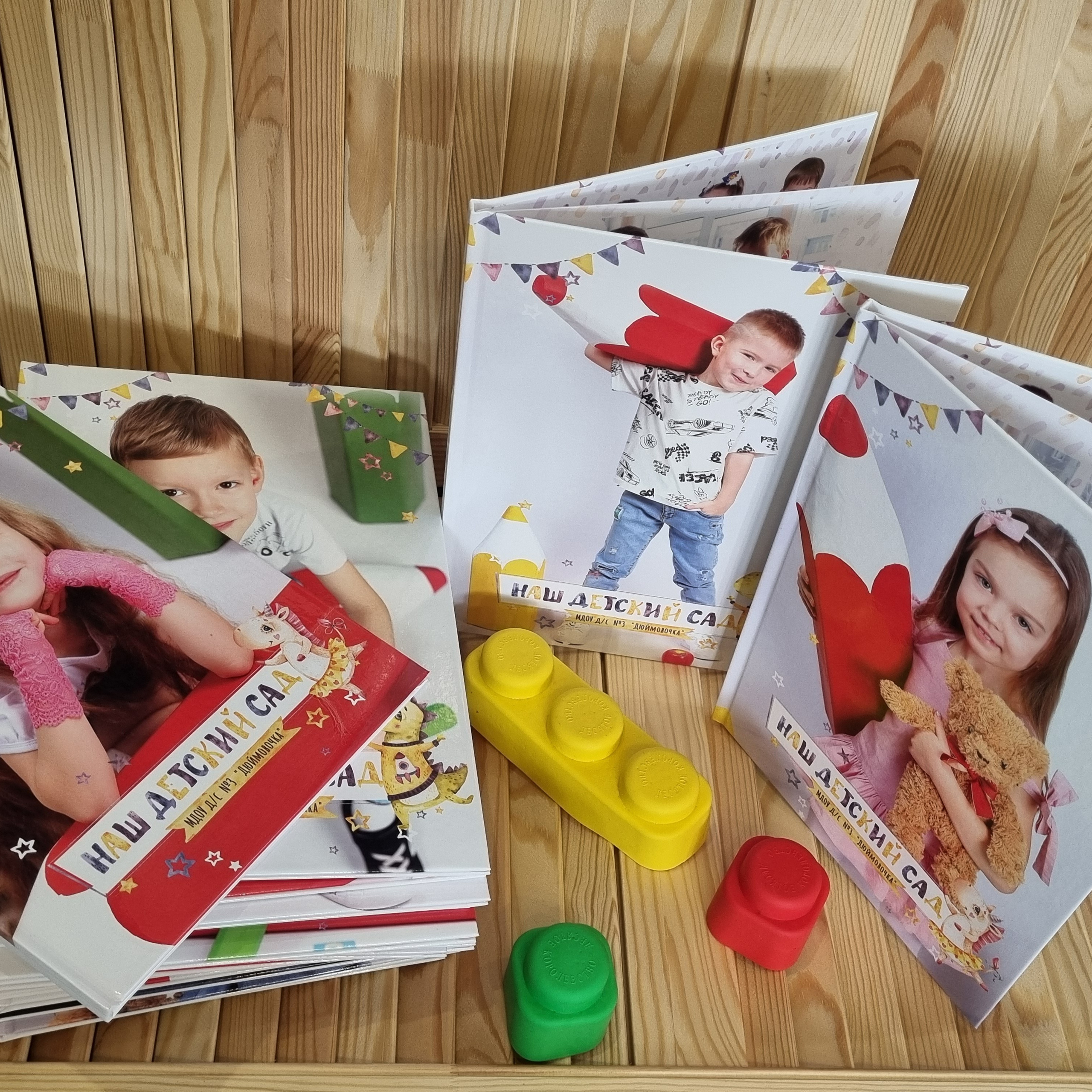 Фото готовых выпускных альбомов для детского сада и школы в Иваново Ярославле Костроме Владимире. Выпускные альбомы в Иваново в детский сад и школу. Александр и Светлана Янкины