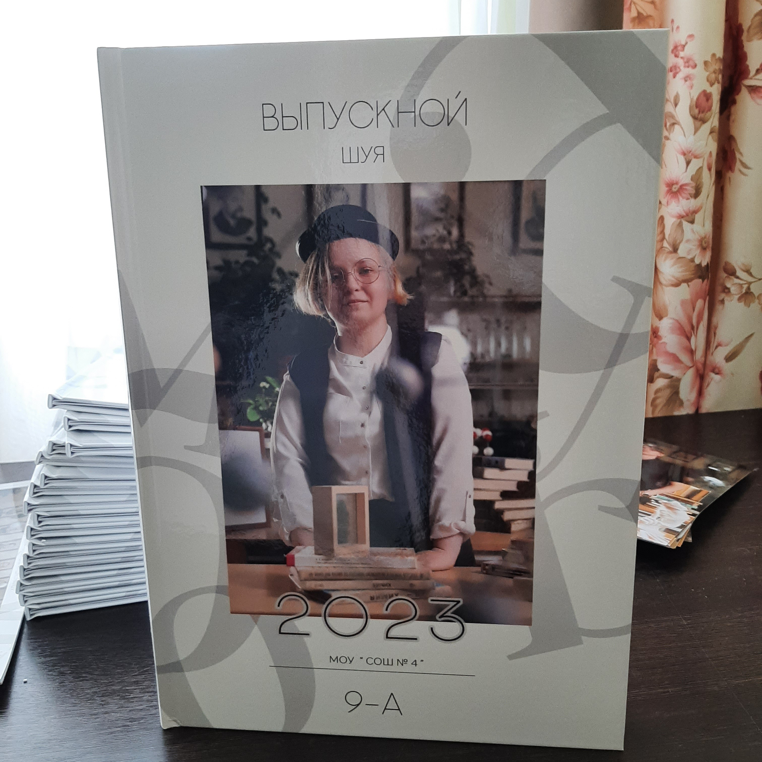 Фото готовых выпускных альбомов для детского сада и школы в Иваново Ярославле Костроме Владимире. Выпускные альбомы в Иваново в детский сад и школу. Александр и Светлана Янкины