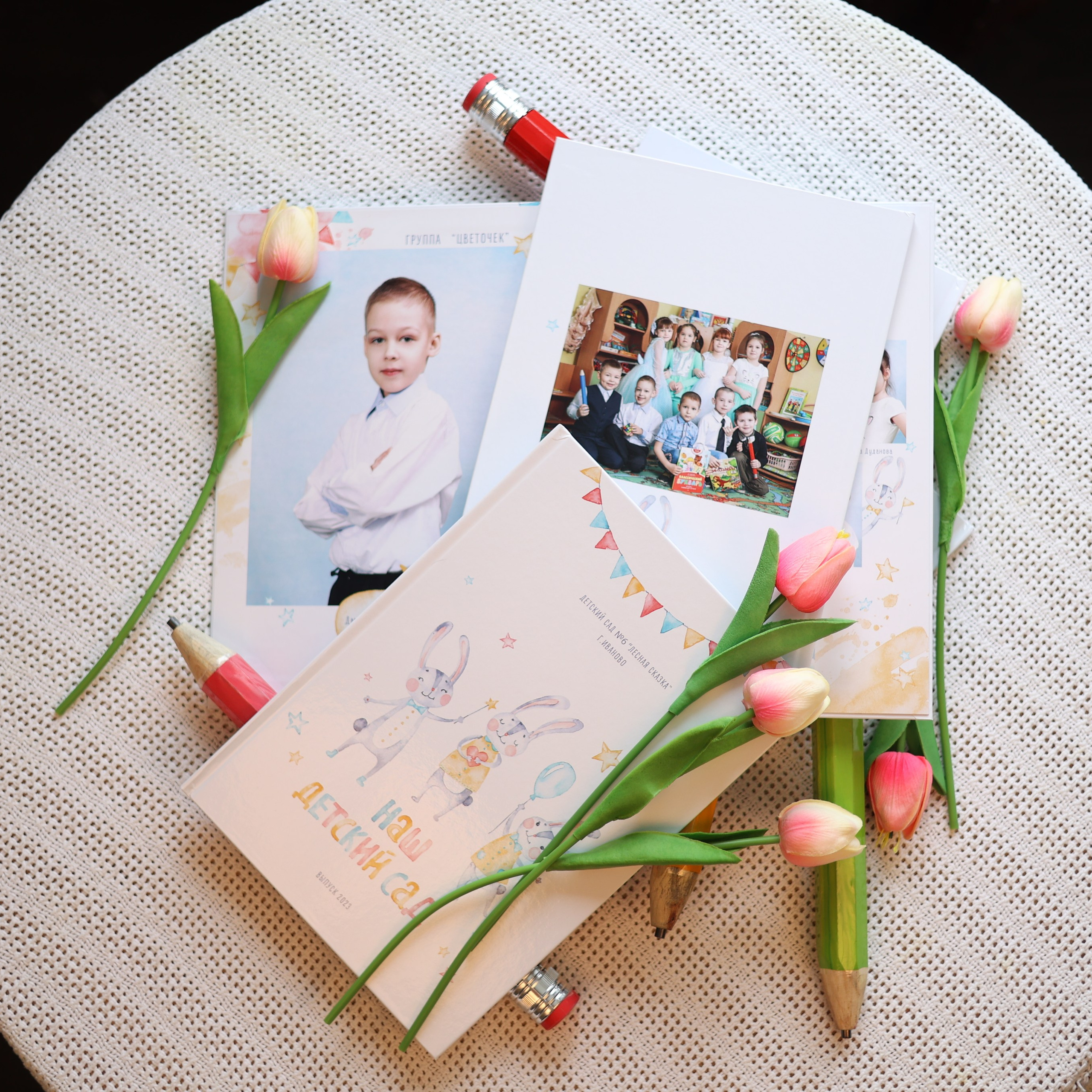 Фото готовых выпускных альбомов для детского сада и школы в Иваново Ярославле Костроме Владимире. Выпускные альбомы в Иваново в детский сад и школу. Александр и Светлана Янкины