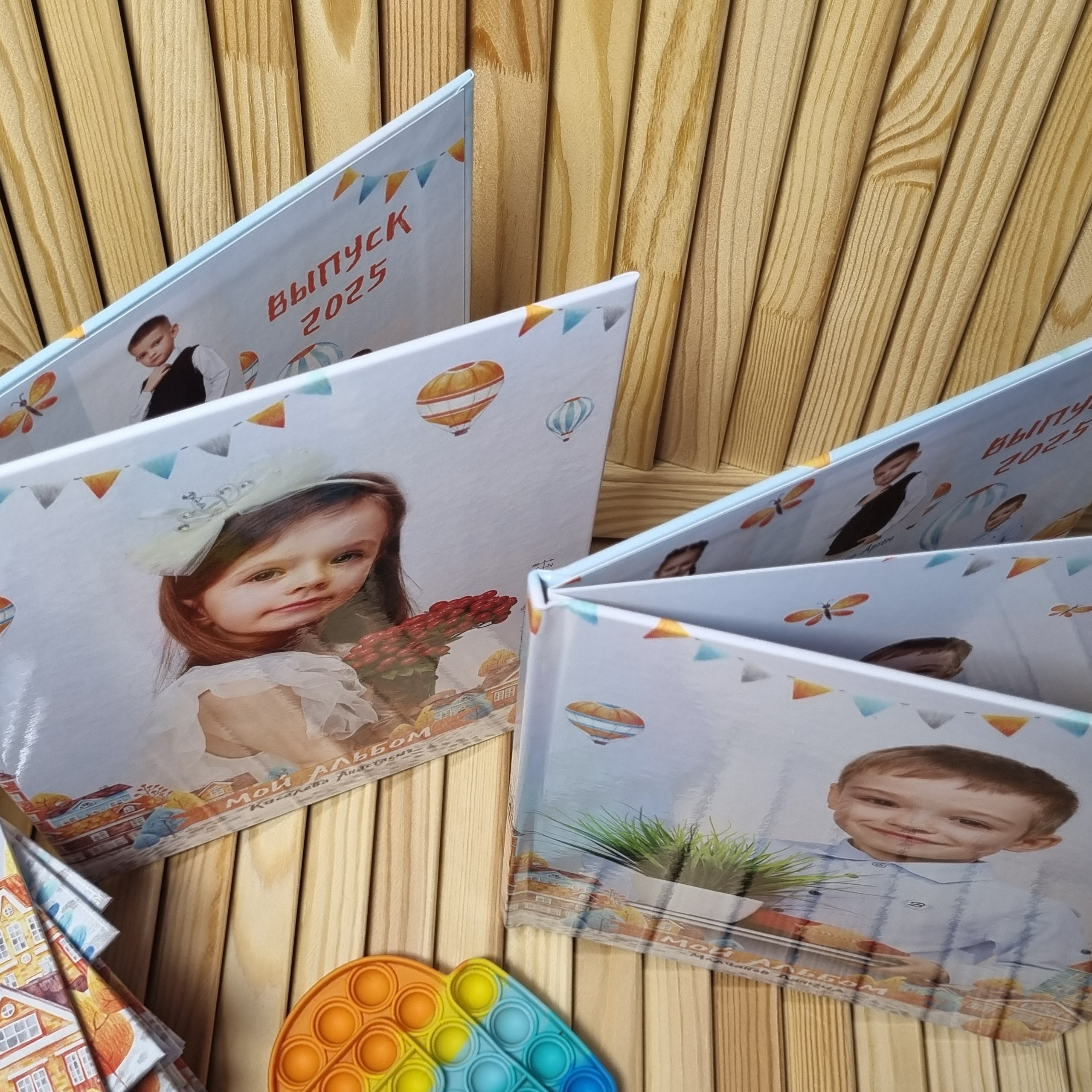 Фото готовых выпускных альбомов для детского сада и школы в Иваново Ярославле Костроме Владимире. Выпускные альбомы в Иваново в детский сад и школу. Александр и Светлана Янкины