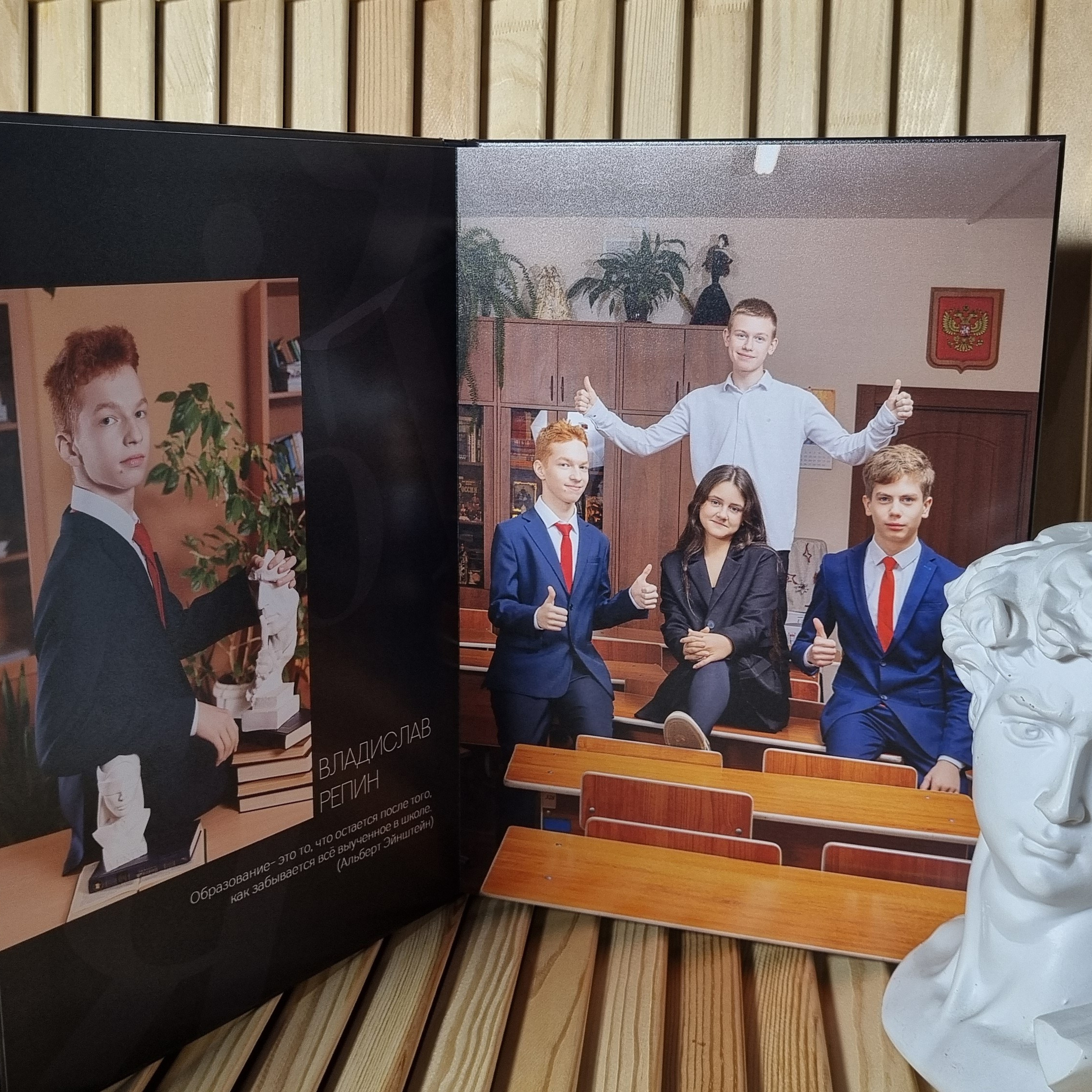 Фото готовых выпускных альбомов для детского сада и школы в Иваново Ярославле Костроме Владимире. Выпускные альбомы в Иваново в детский сад и школу. Александр и Светлана Янкины