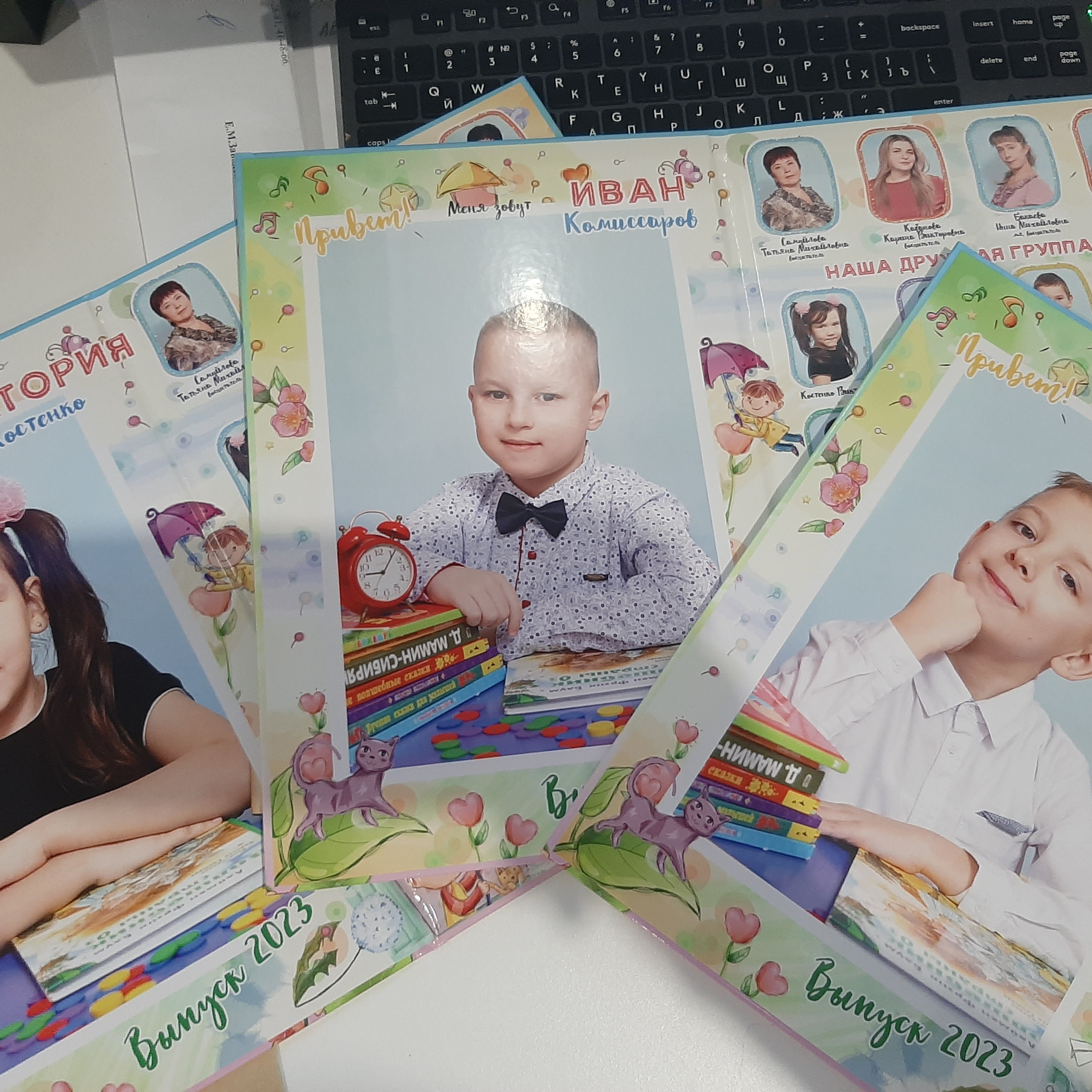 Фото готовых выпускных альбомов для детского сада и школы в Иваново Ярославле Костроме Владимире. Выпускные альбомы в Иваново в детский сад и школу. Александр и Светлана Янкины