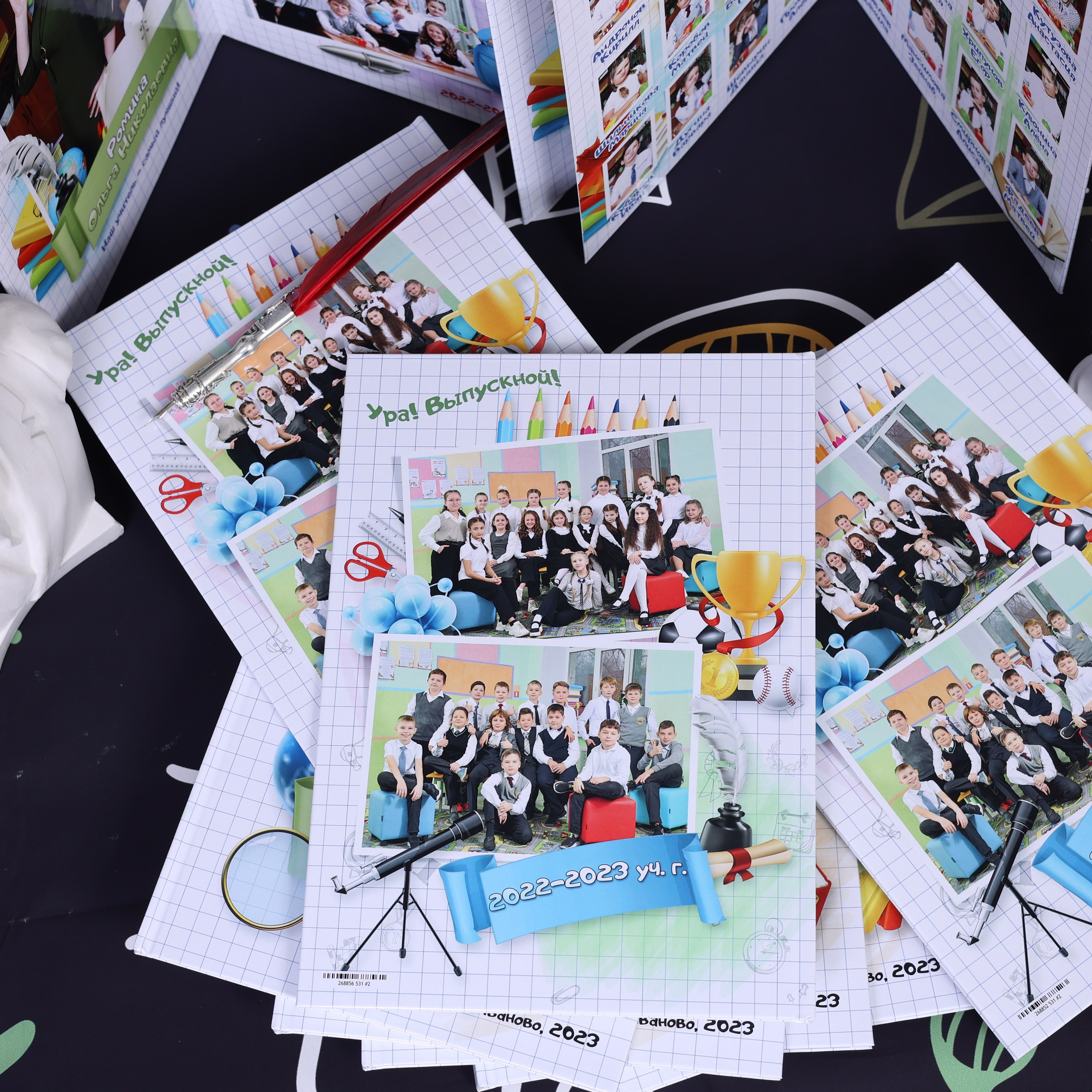 Фото готовых выпускных альбомов для детского сада и школы в Иваново Ярославле Костроме Владимире. Выпускные альбомы в Иваново в детский сад и школу. Александр и Светлана Янкины