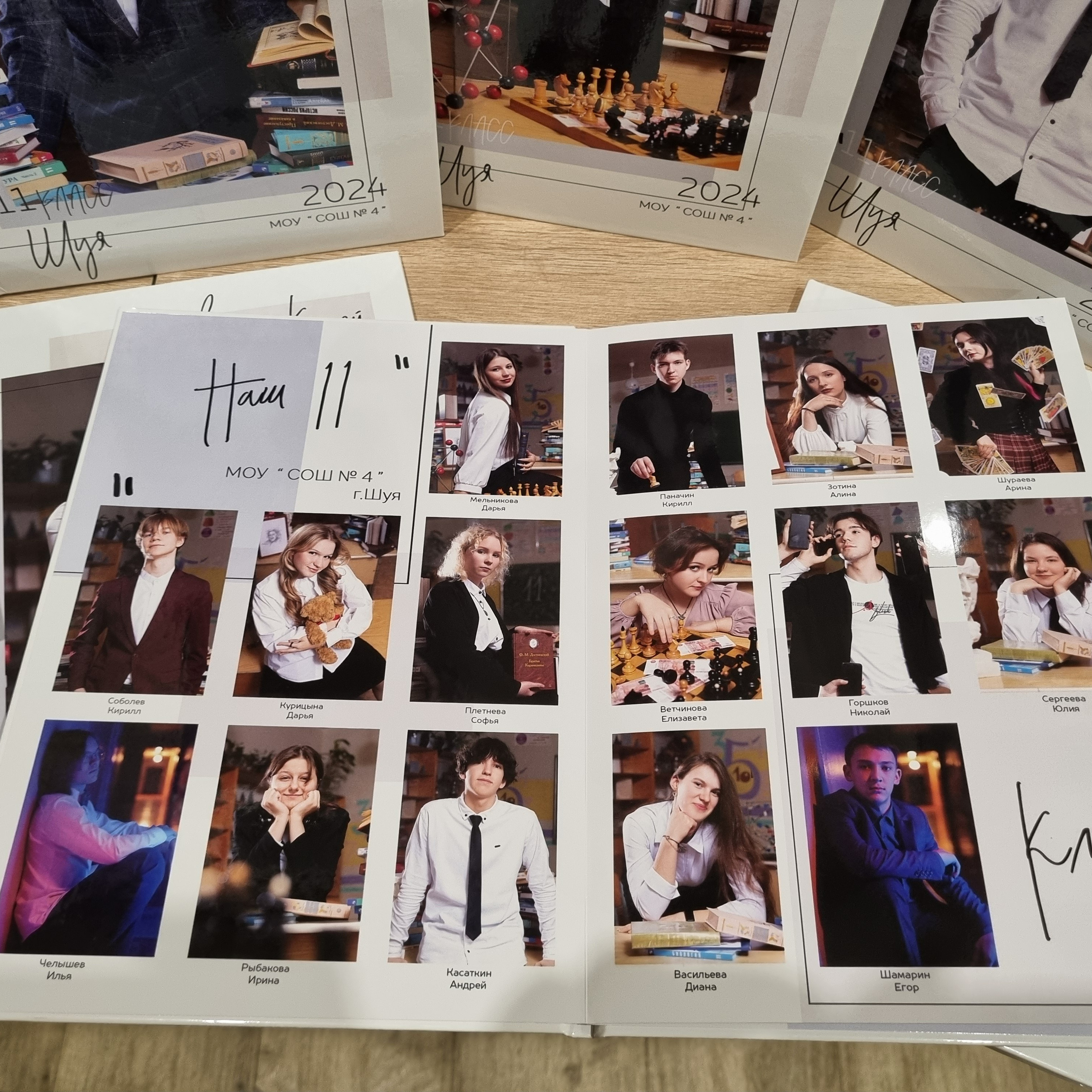 Фото готовых выпускных альбомов для детского сада и школы в Иваново Ярославле Костроме Владимире. Выпускные альбомы в Иваново в детский сад и школу. Александр и Светлана Янкины