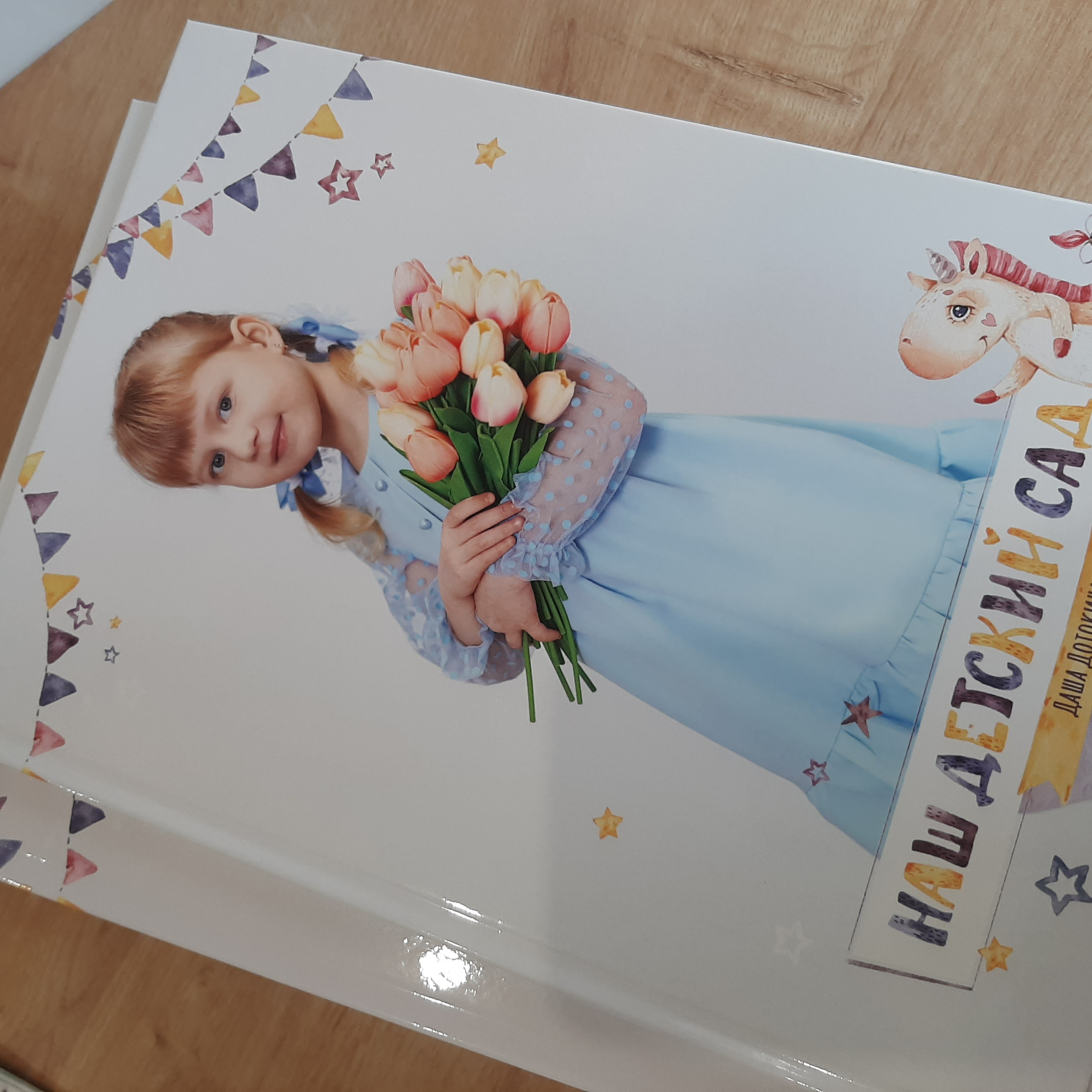Фото готовых выпускных альбомов для детского сада и школы в Иваново Ярославле Костроме Владимире. Выпускные альбомы в Иваново в детский сад и школу. Александр и Светлана Янкины