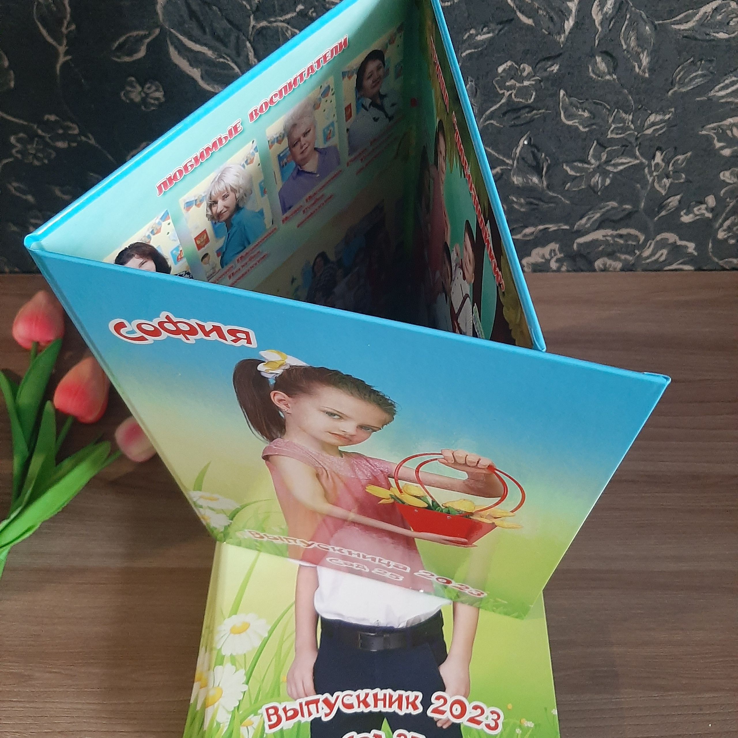 Фото готовых выпускных альбомов для детского сада и школы в Иваново Ярославле Костроме Владимире. Выпускные альбомы в Иваново в детский сад и школу. Александр и Светлана Янкины