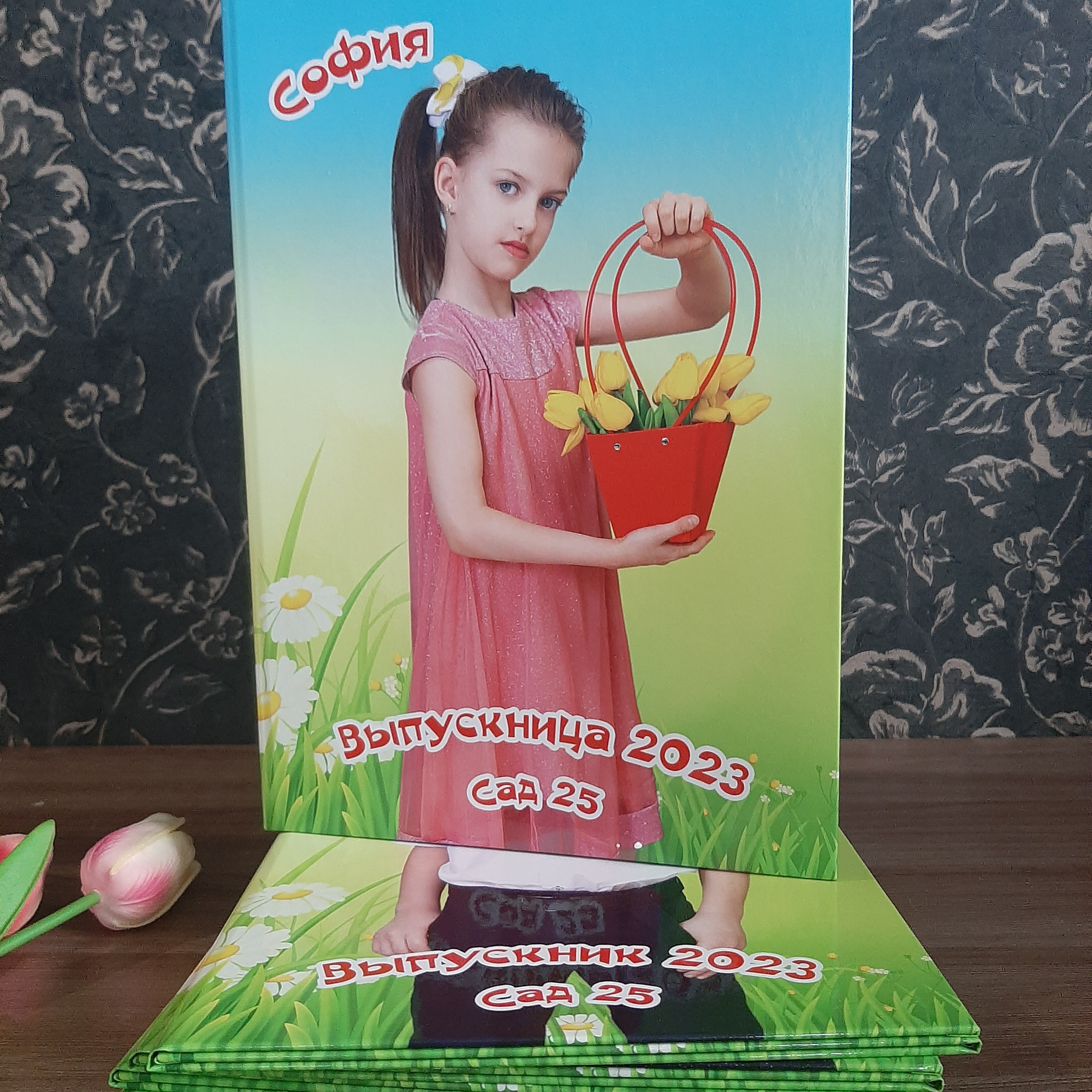 Фото готовых выпускных альбомов для детского сада и школы в Иваново Ярославле Костроме Владимире. Выпускные альбомы в Иваново в детский сад и школу. Александр и Светлана Янкины