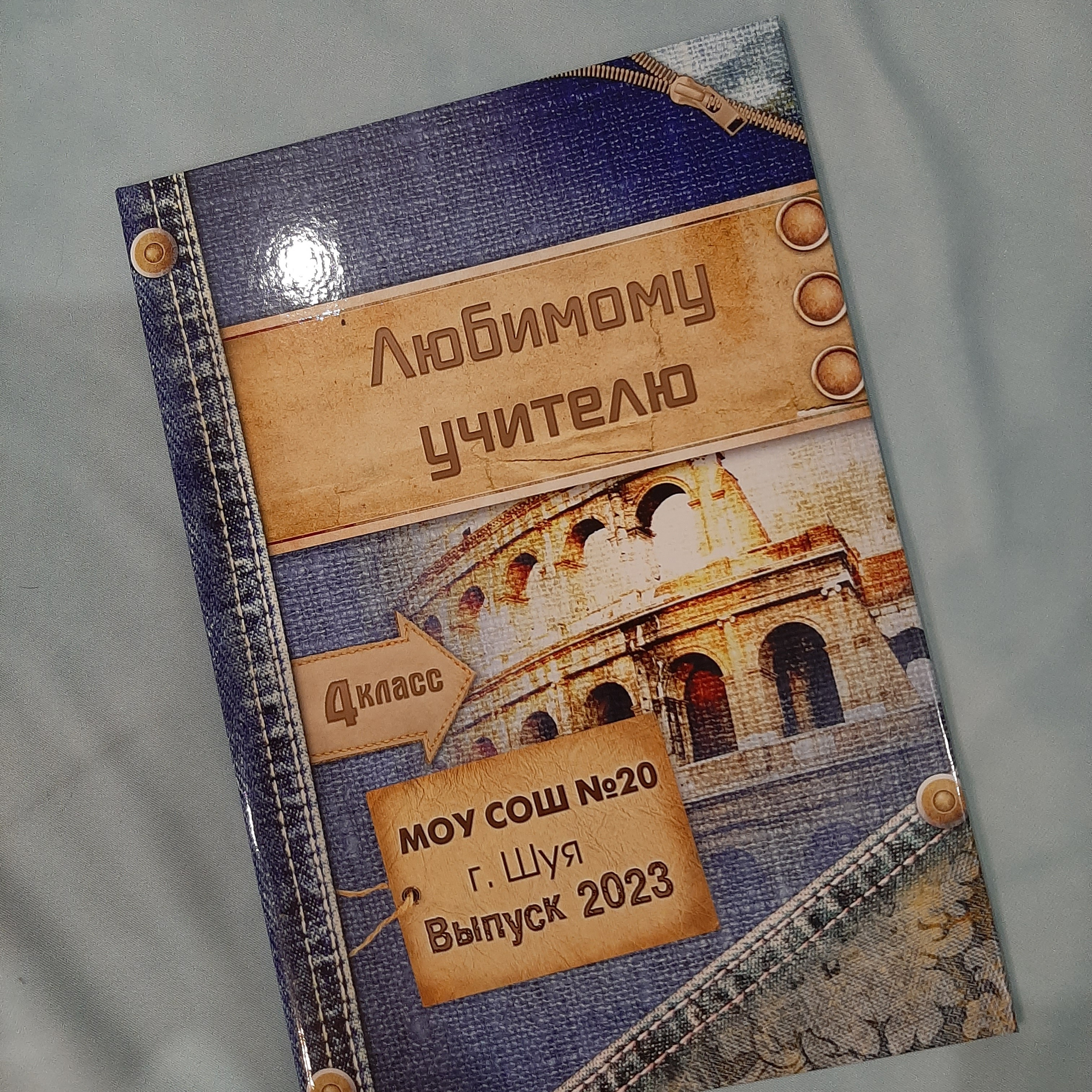 Фото готовых выпускных альбомов для детского сада и школы в Иваново Ярославле Костроме Владимире. Выпускные альбомы в Иваново в детский сад и школу. Александр и Светлана Янкины