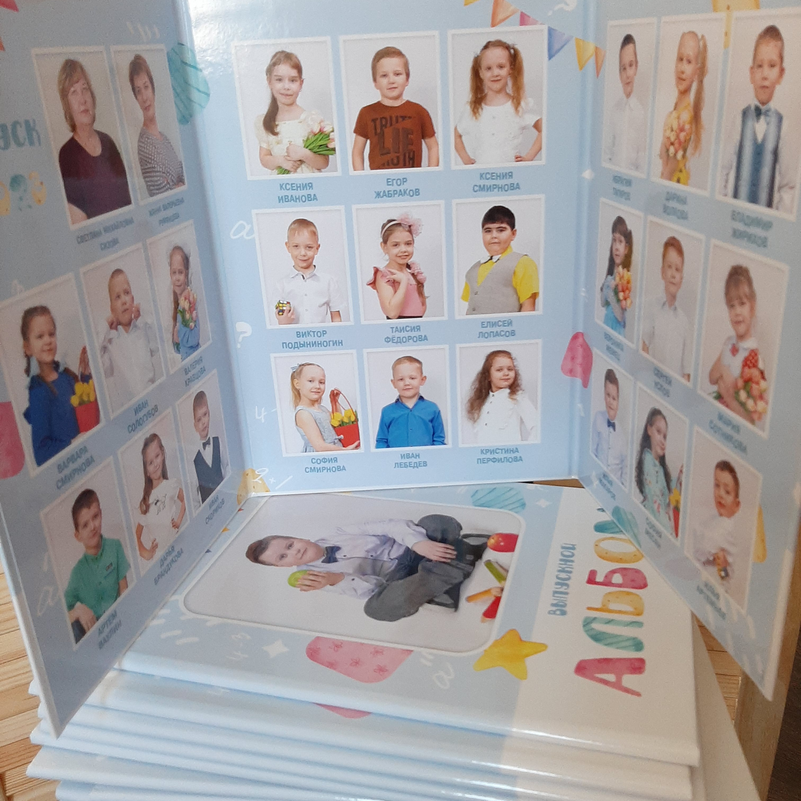 Фото готовых выпускных альбомов для детского сада и школы в Иваново Ярославле Костроме Владимире. Выпускные альбомы в Иваново в детский сад и школу. Александр и Светлана Янкины