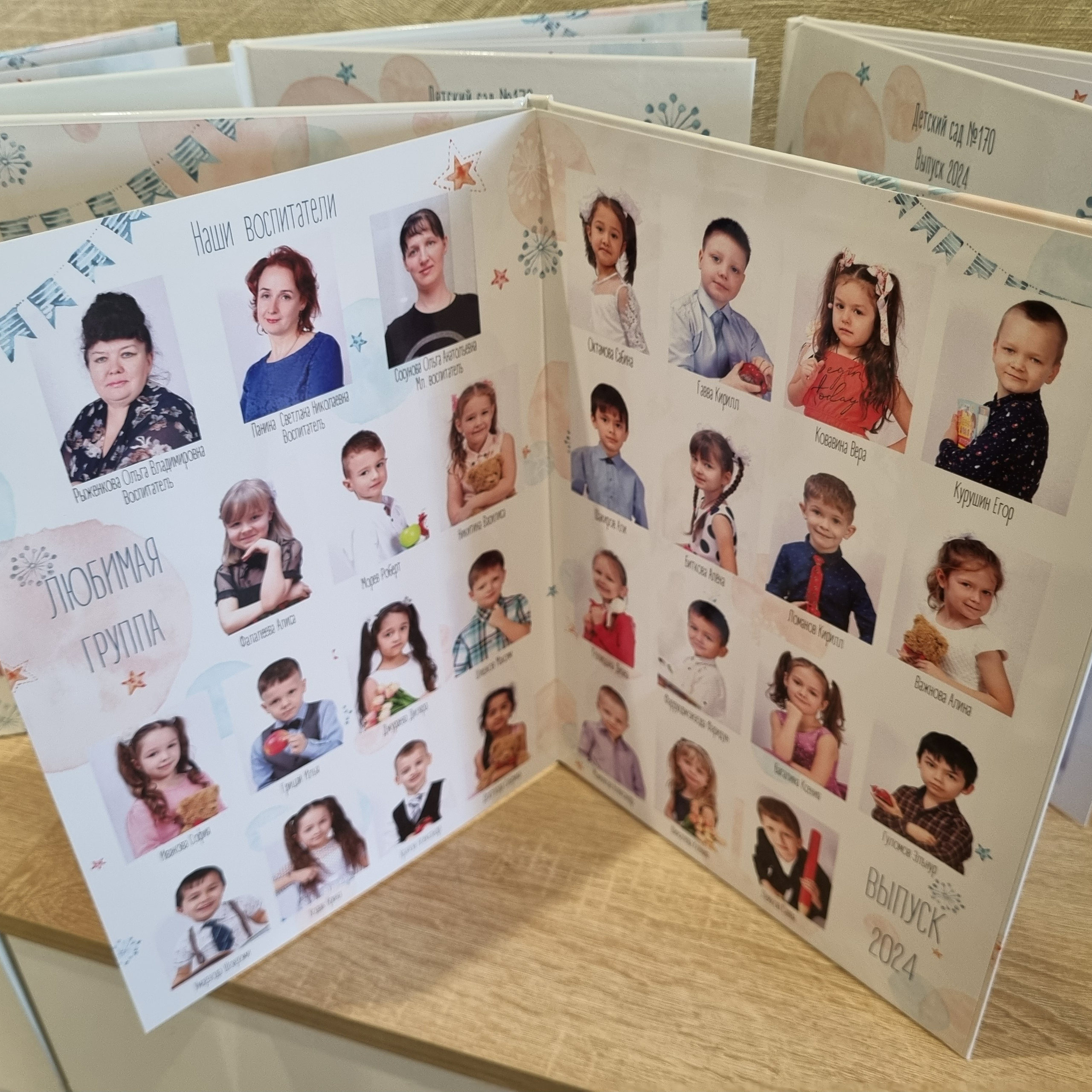 Фото готовых выпускных альбомов для детского сада и школы в Иваново Ярославле Костроме Владимире. Выпускные альбомы в Иваново в детский сад и школу. Александр и Светлана Янкины