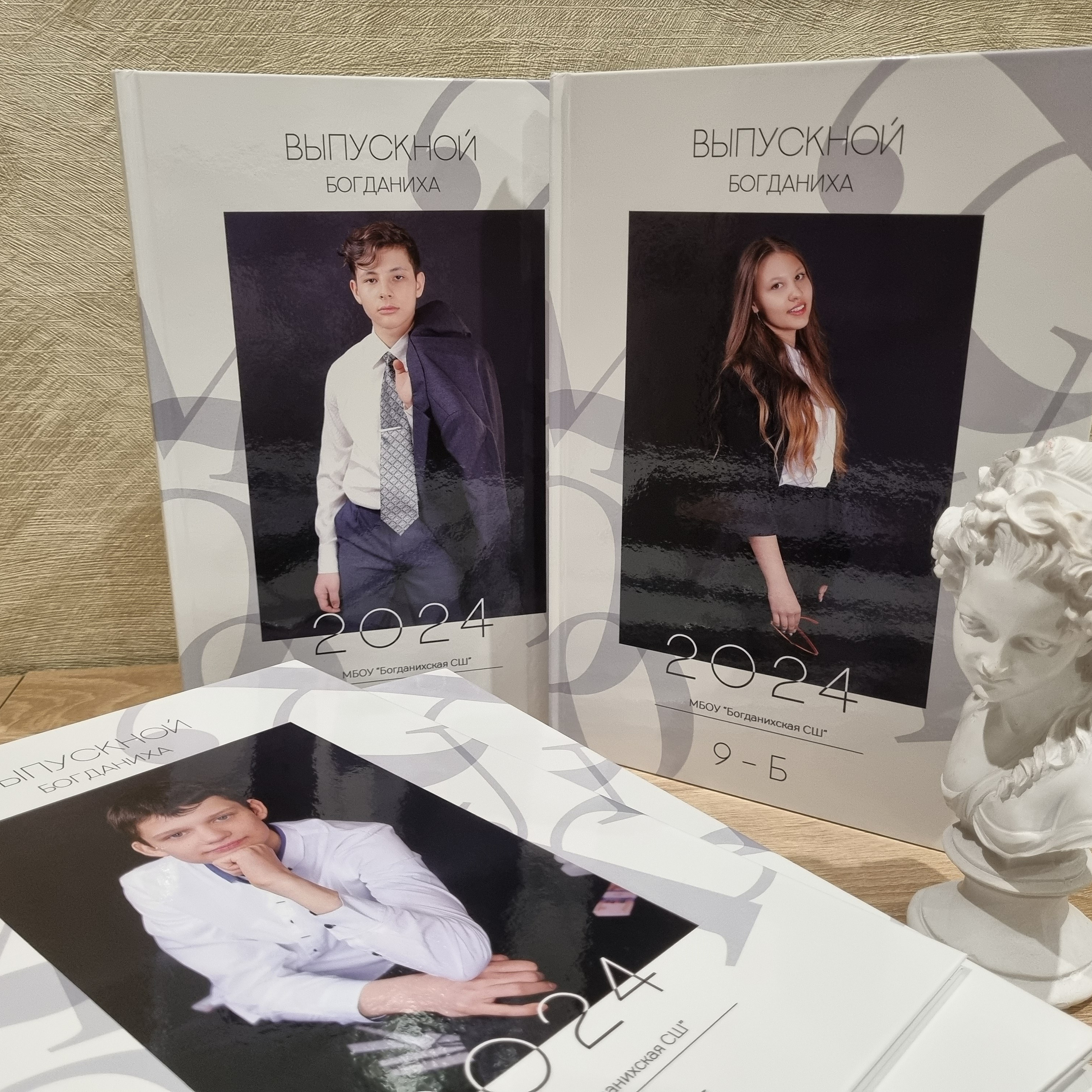 Фото готовых выпускных альбомов для детского сада и школы в Иваново Ярославле Костроме Владимире. Выпускные альбомы в Иваново в детский сад и школу. Александр и Светлана Янкины