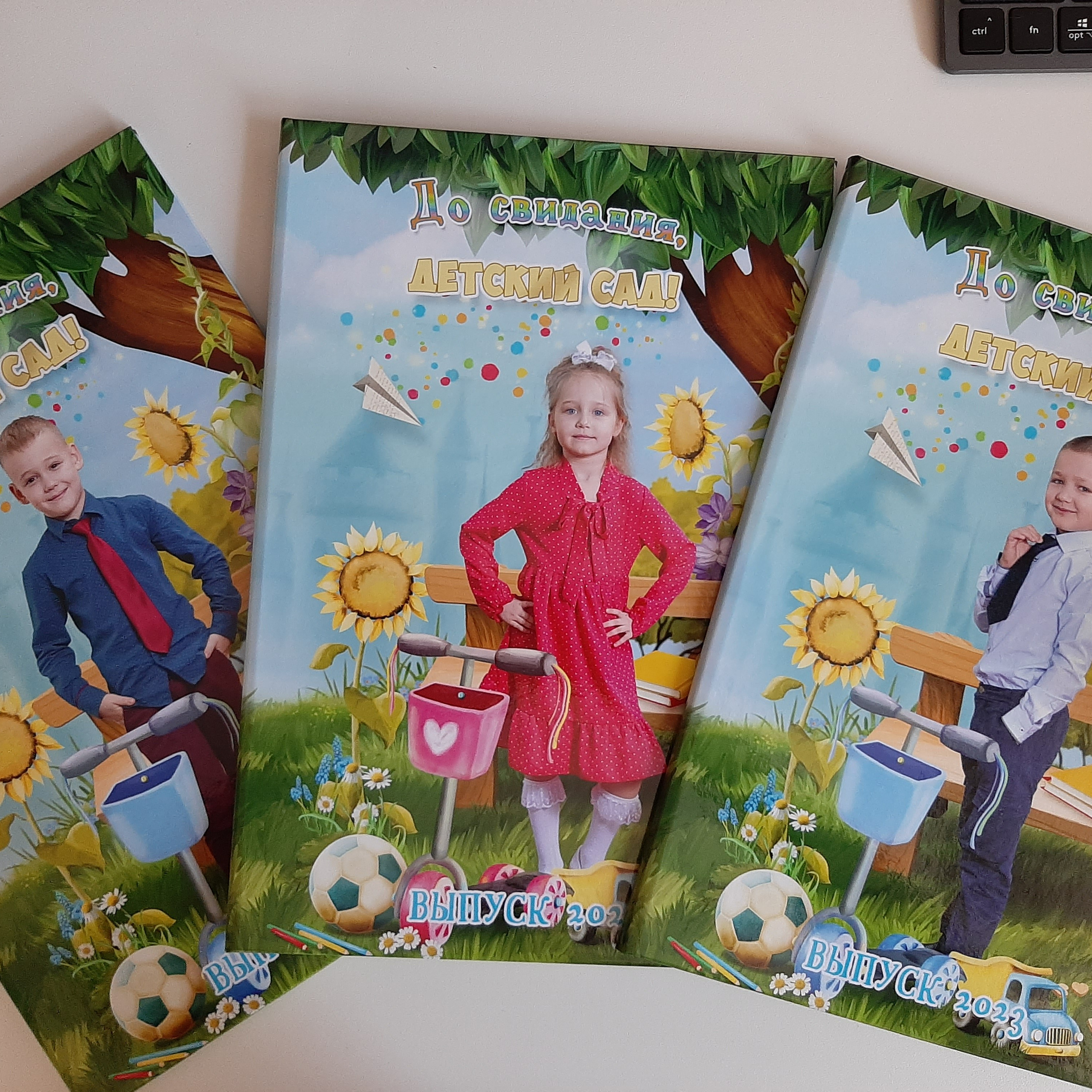 Фото готовых выпускных альбомов для детского сада и школы в Иваново Ярославле Костроме Владимире. Выпускные альбомы в Иваново в детский сад и школу. Александр и Светлана Янкины