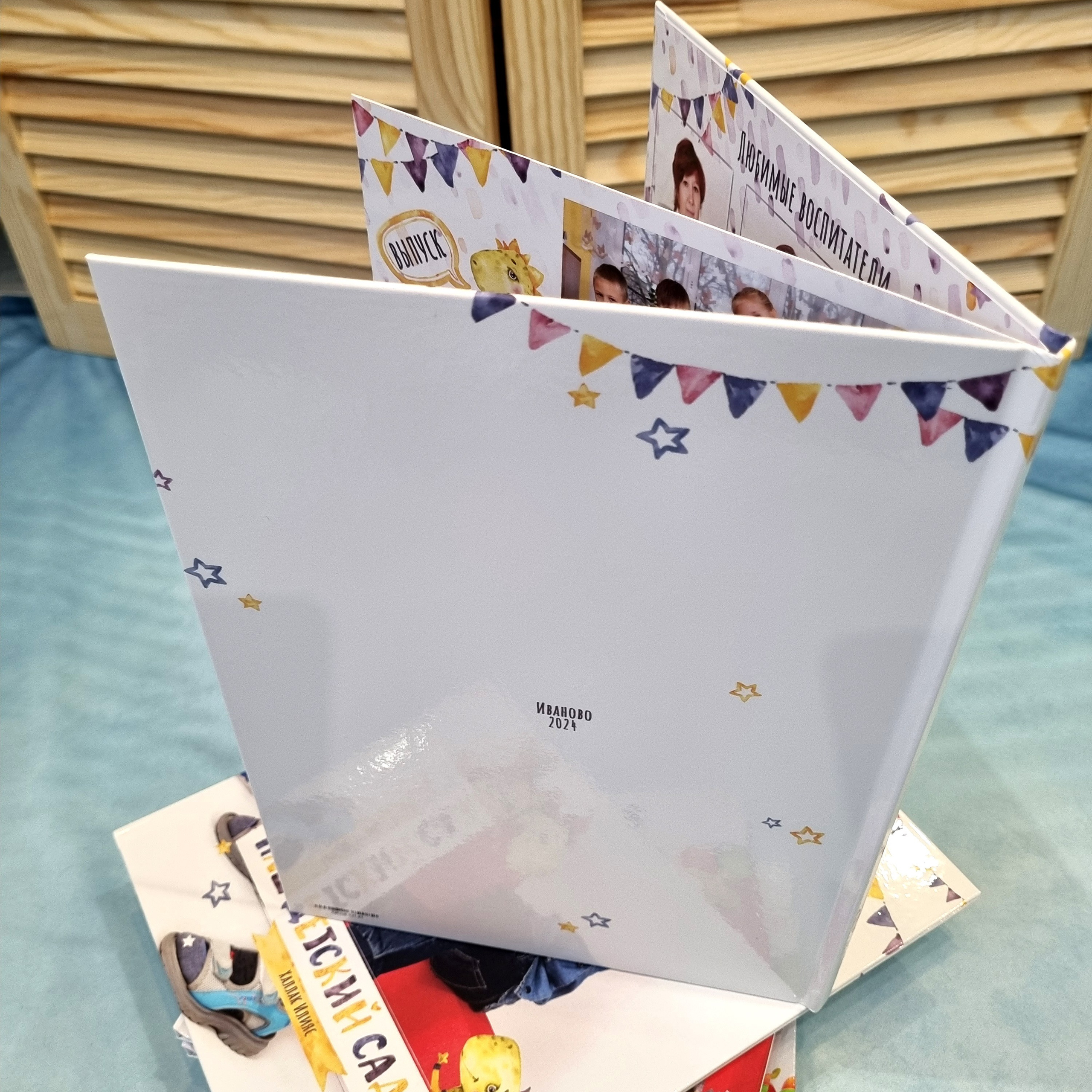 Фото готовых выпускных альбомов для детского сада и школы в Иваново Ярославле Костроме Владимире. Выпускные альбомы в Иваново в детский сад и школу. Александр и Светлана Янкины