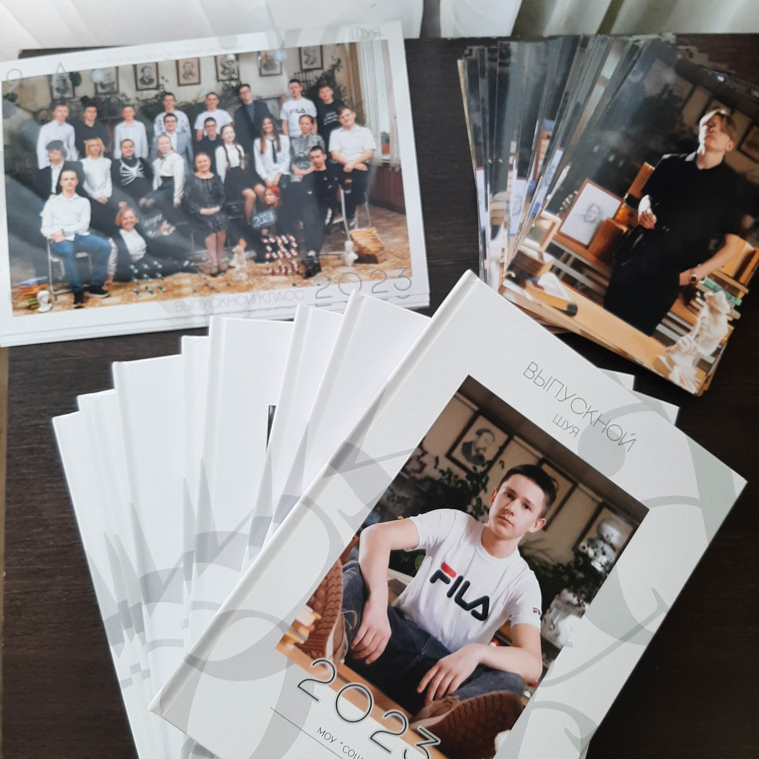 Фото готовых выпускных альбомов для детского сада и школы в Иваново Ярославле Костроме Владимире. Выпускные альбомы в Иваново в детский сад и школу. Александр и Светлана Янкины