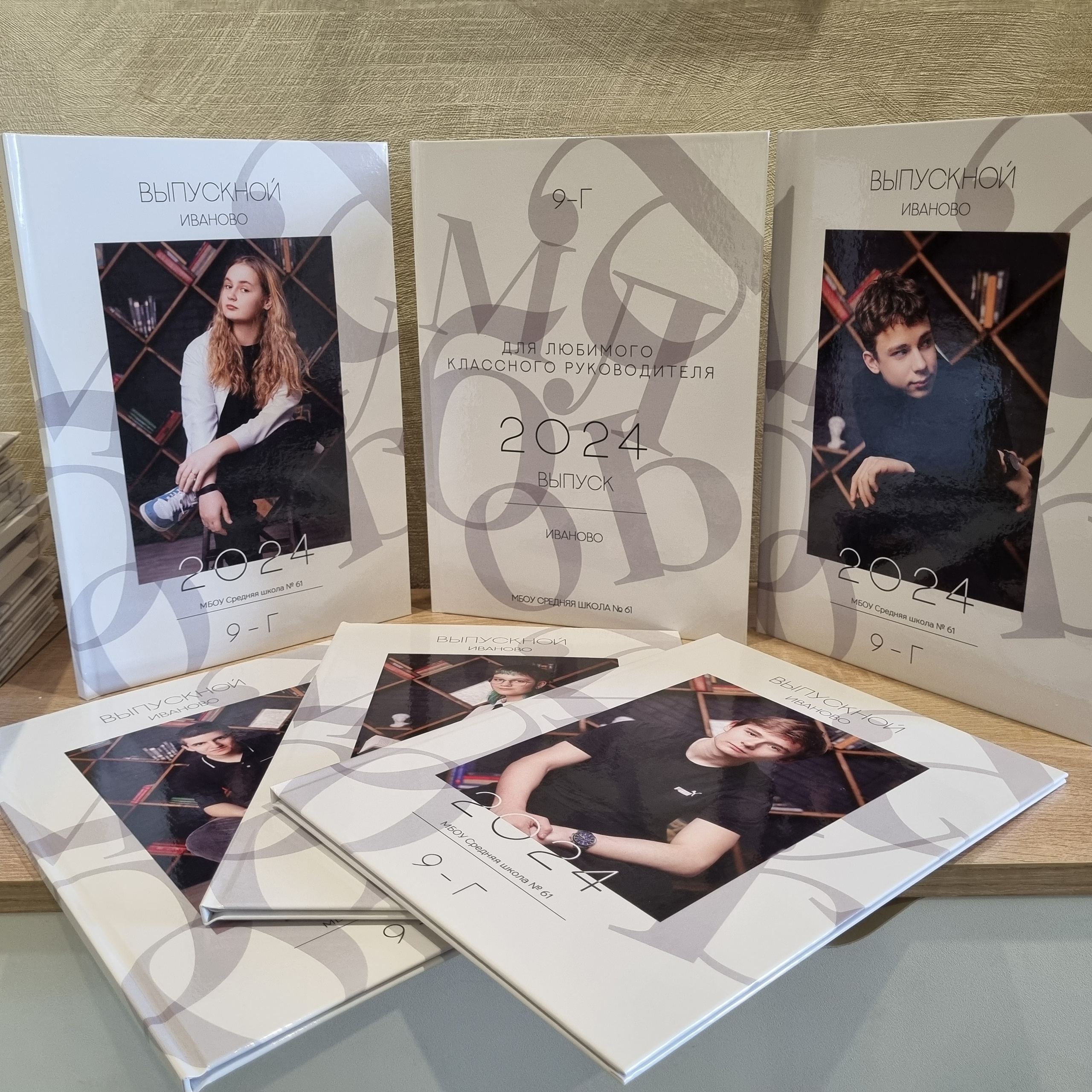 Фото готовых выпускных альбомов для детского сада и школы в Иваново Ярославле Костроме Владимире. Выпускные альбомы в Иваново в детский сад и школу. Александр и Светлана Янкины