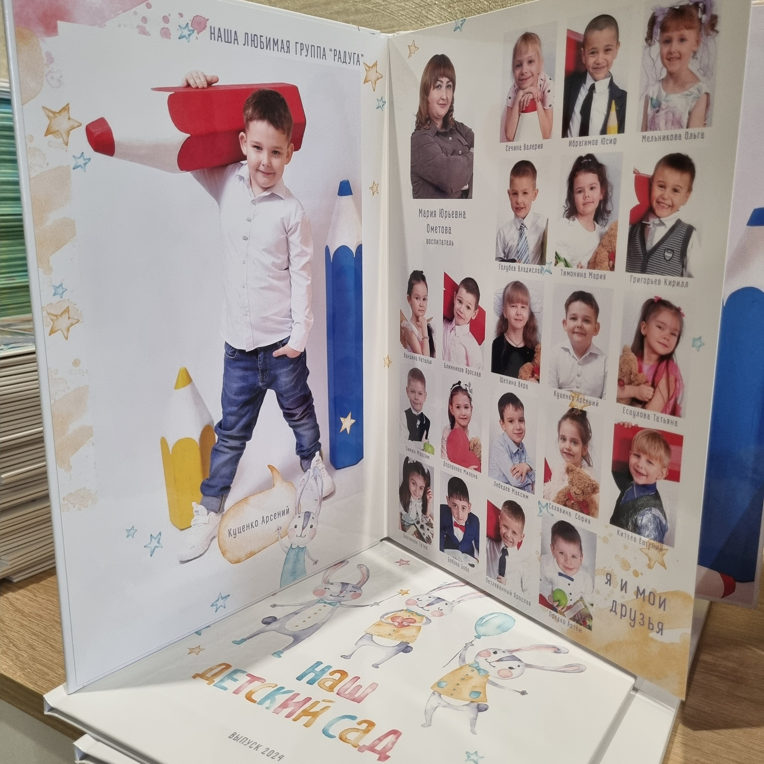 Фото готовых выпускных альбомов для детского сада и школы в Иваново Ярославле Костроме Владимире. Выпускные альбомы в Иваново в детский сад и школу. Александр и Светлана Янкины