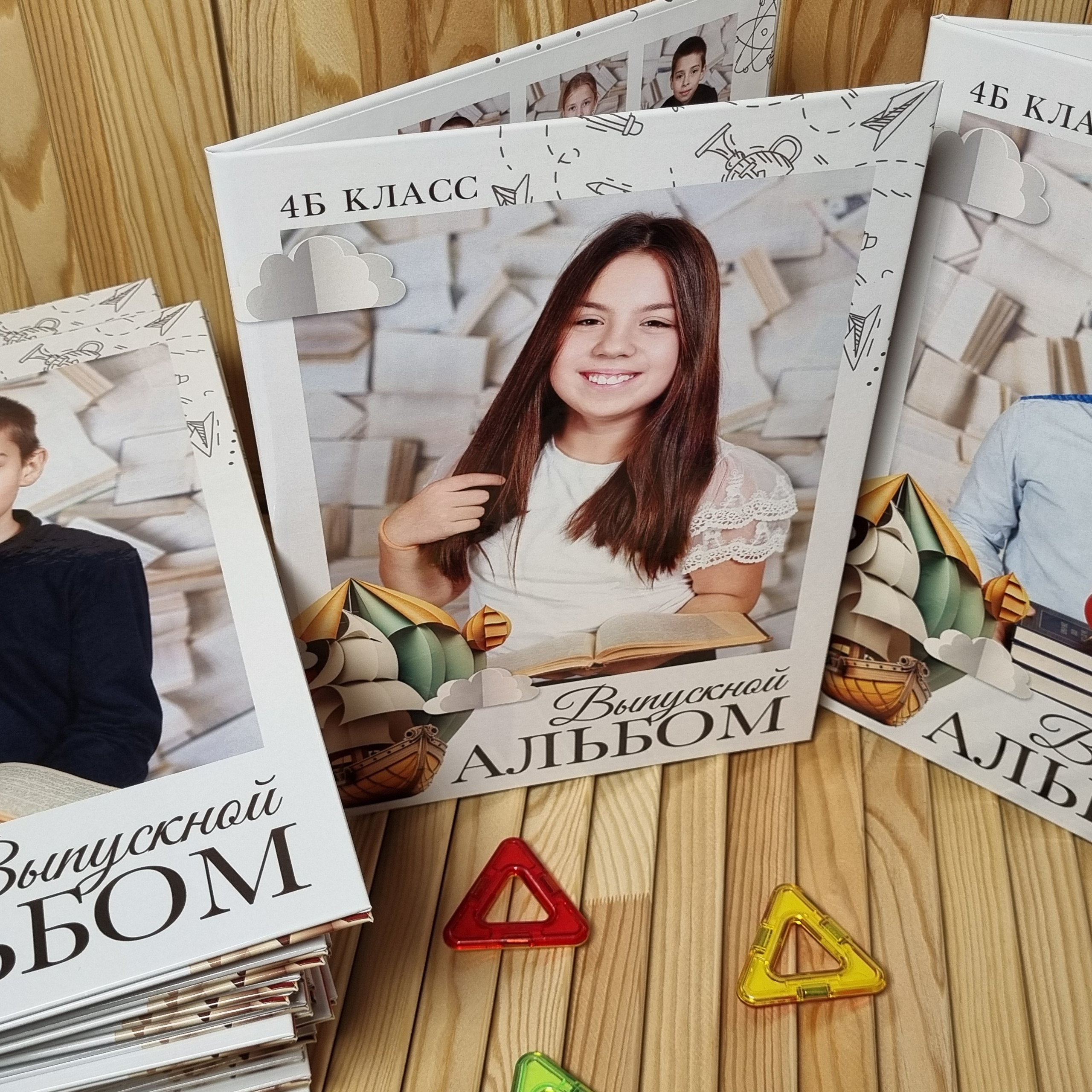 Фото готовых выпускных альбомов для детского сада и школы в Иваново Ярославле Костроме Владимире. Выпускные альбомы в Иваново в детский сад и школу. Александр и Светлана Янкины