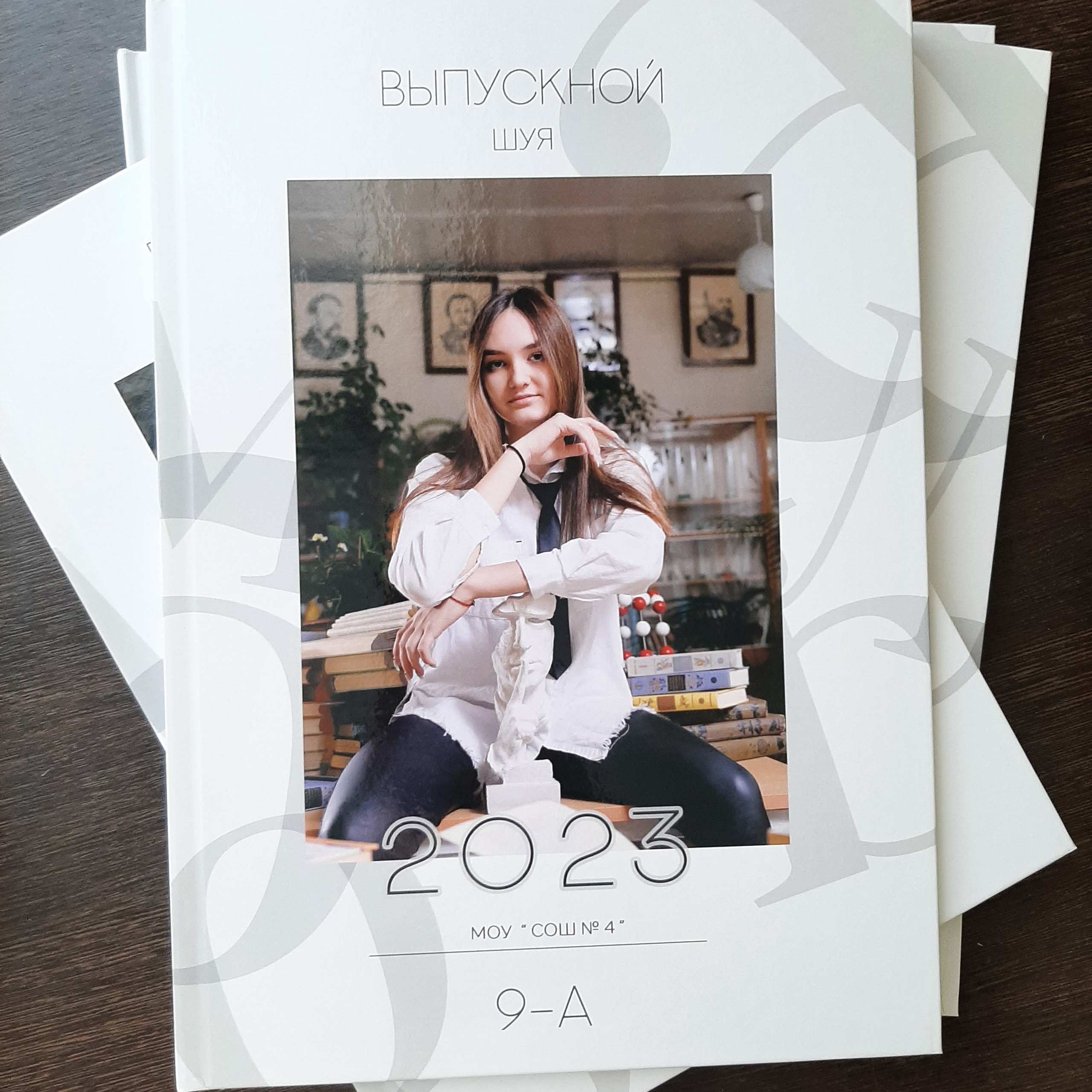 Фото готовых выпускных альбомов для детского сада и школы в Иваново Ярославле Костроме Владимире. Выпускные альбомы в Иваново в детский сад и школу. Александр и Светлана Янкины