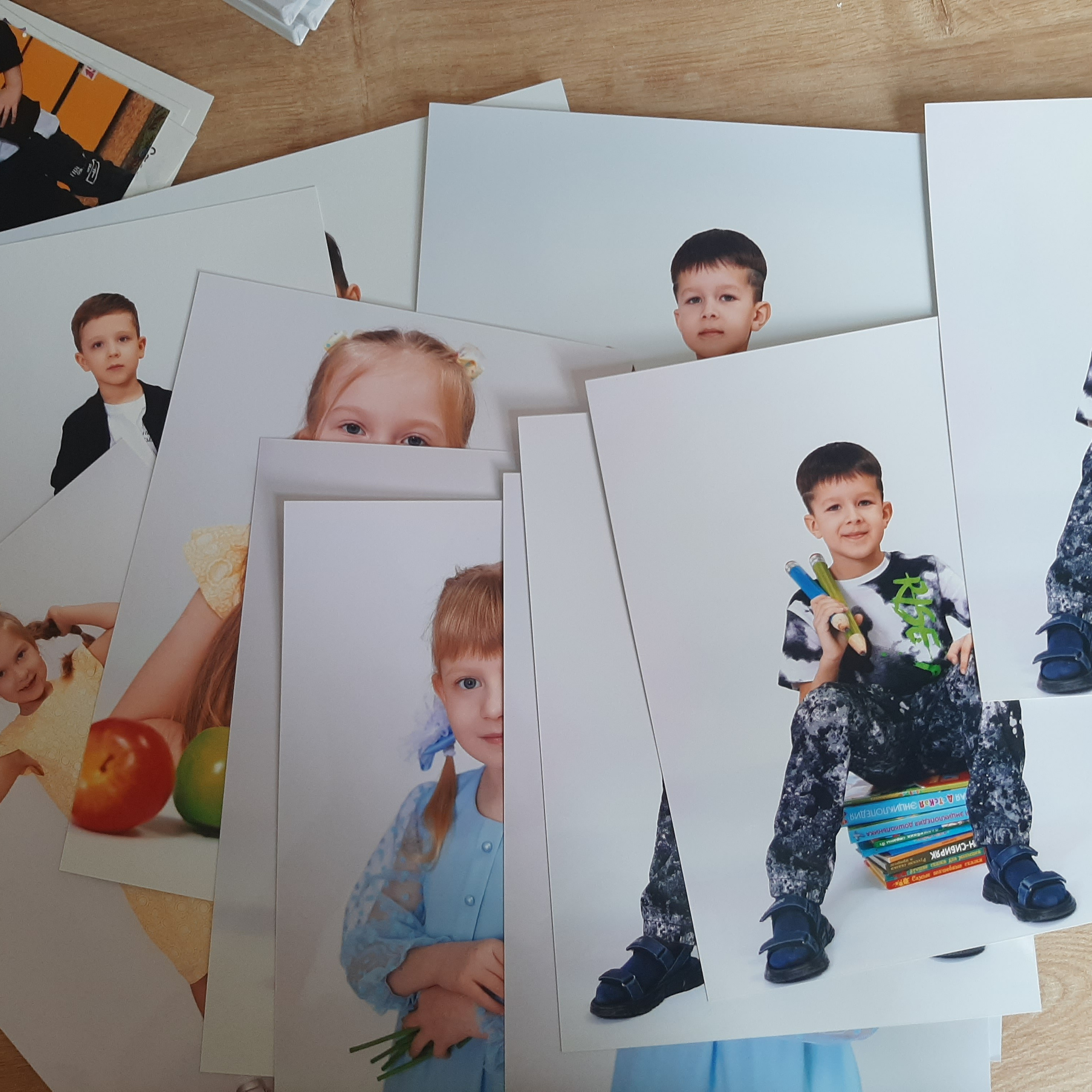 Фото готовых выпускных альбомов для детского сада и школы в Иваново Ярославле Костроме Владимире. Выпускные альбомы в Иваново в детский сад и школу. Александр и Светлана Янкины