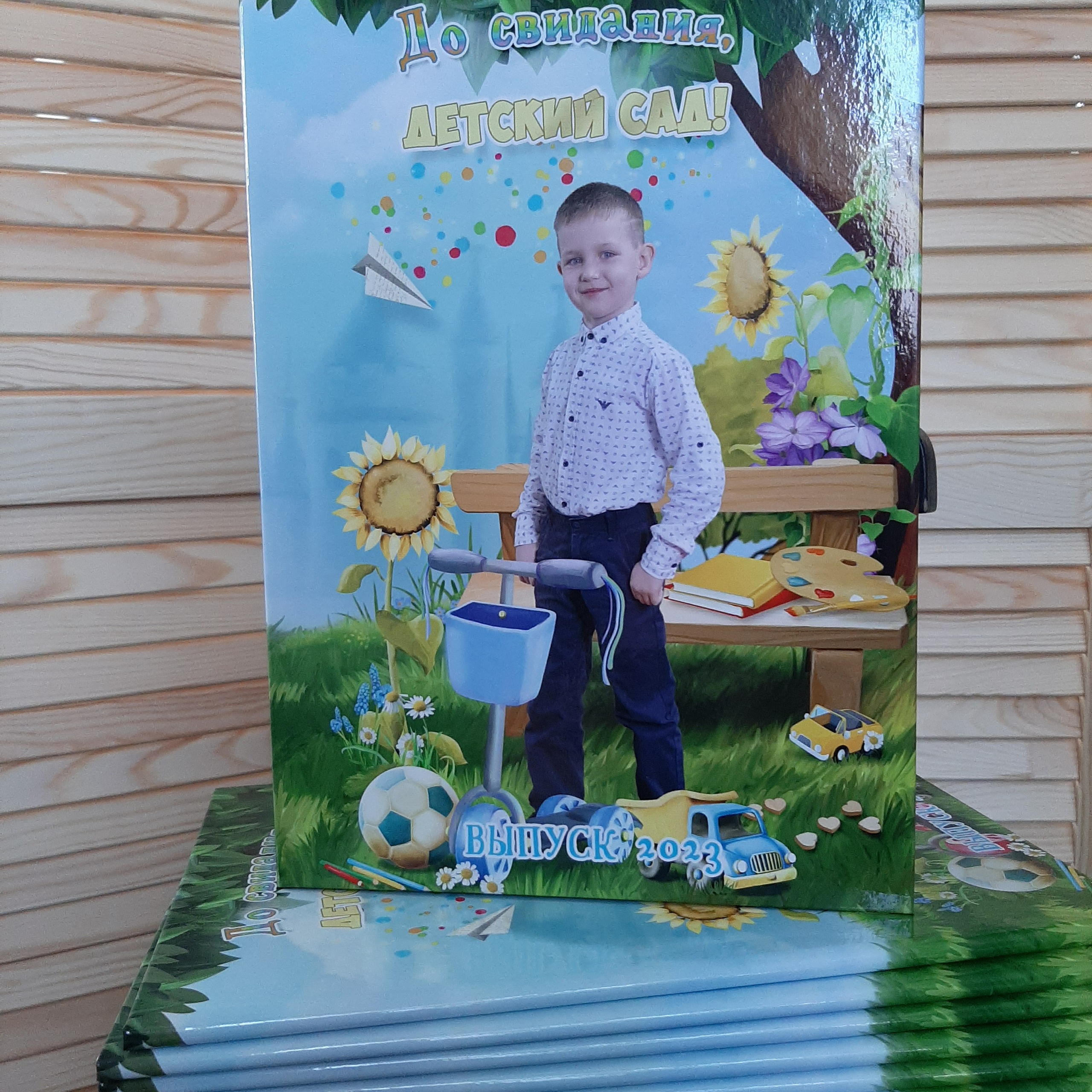 Фото готовых выпускных альбомов для детского сада и школы в Иваново Ярославле Костроме Владимире. Выпускные альбомы в Иваново в детский сад и школу. Александр и Светлана Янкины