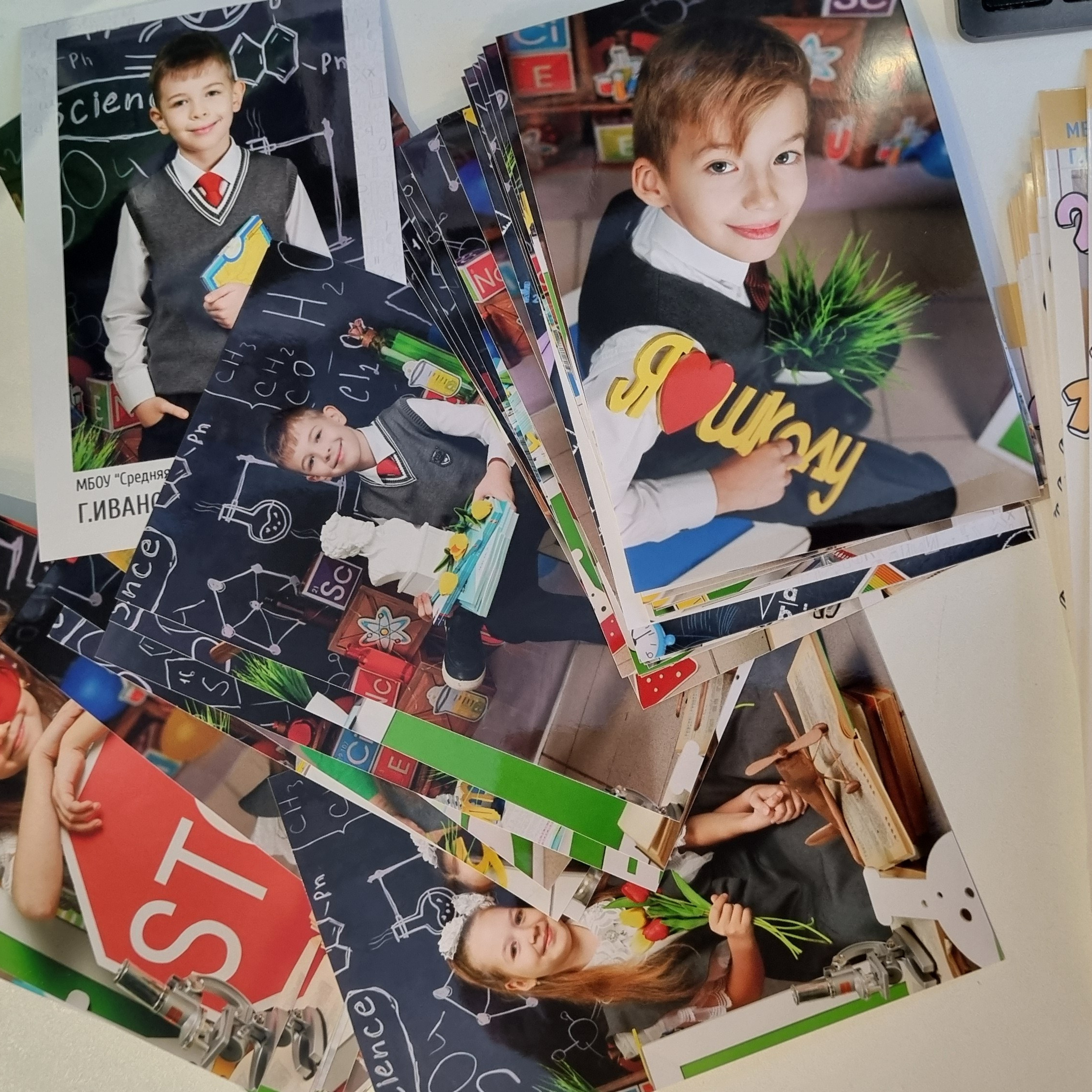 Фото готовых выпускных альбомов для детского сада и школы в Иваново Ярославле Костроме Владимире. Выпускные альбомы в Иваново в детский сад и школу. Александр и Светлана Янкины