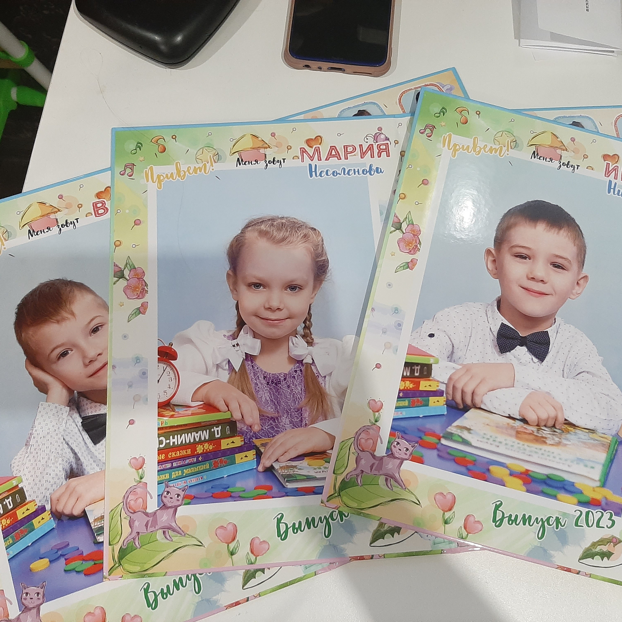 Фото готовых выпускных альбомов для детского сада и школы в Иваново Ярославле Костроме Владимире. Выпускные альбомы в Иваново в детский сад и школу. Александр и Светлана Янкины