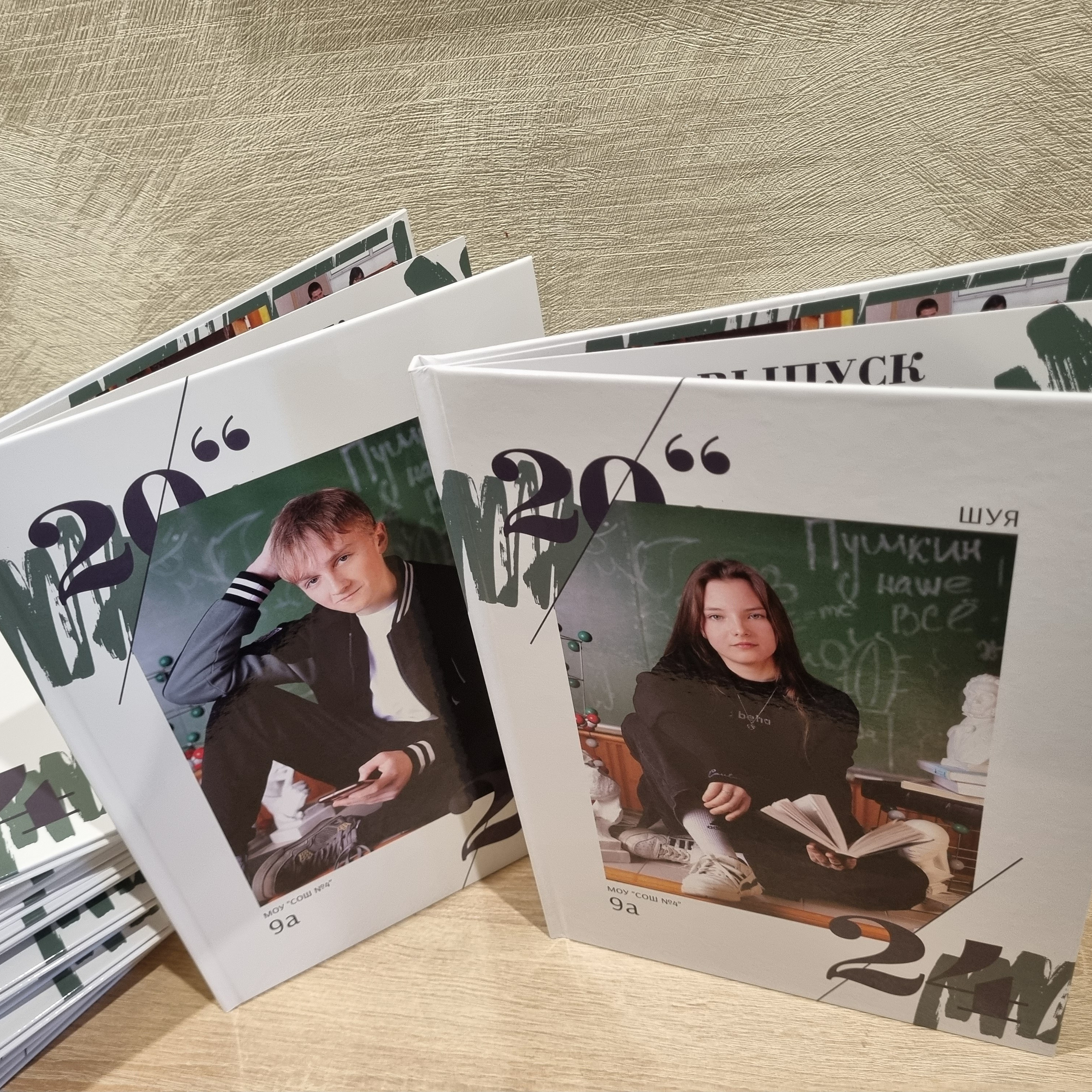 Фото готовых выпускных альбомов для детского сада и школы в Иваново Ярославле Костроме Владимире. Выпускные альбомы в Иваново в детский сад и школу. Александр и Светлана Янкины