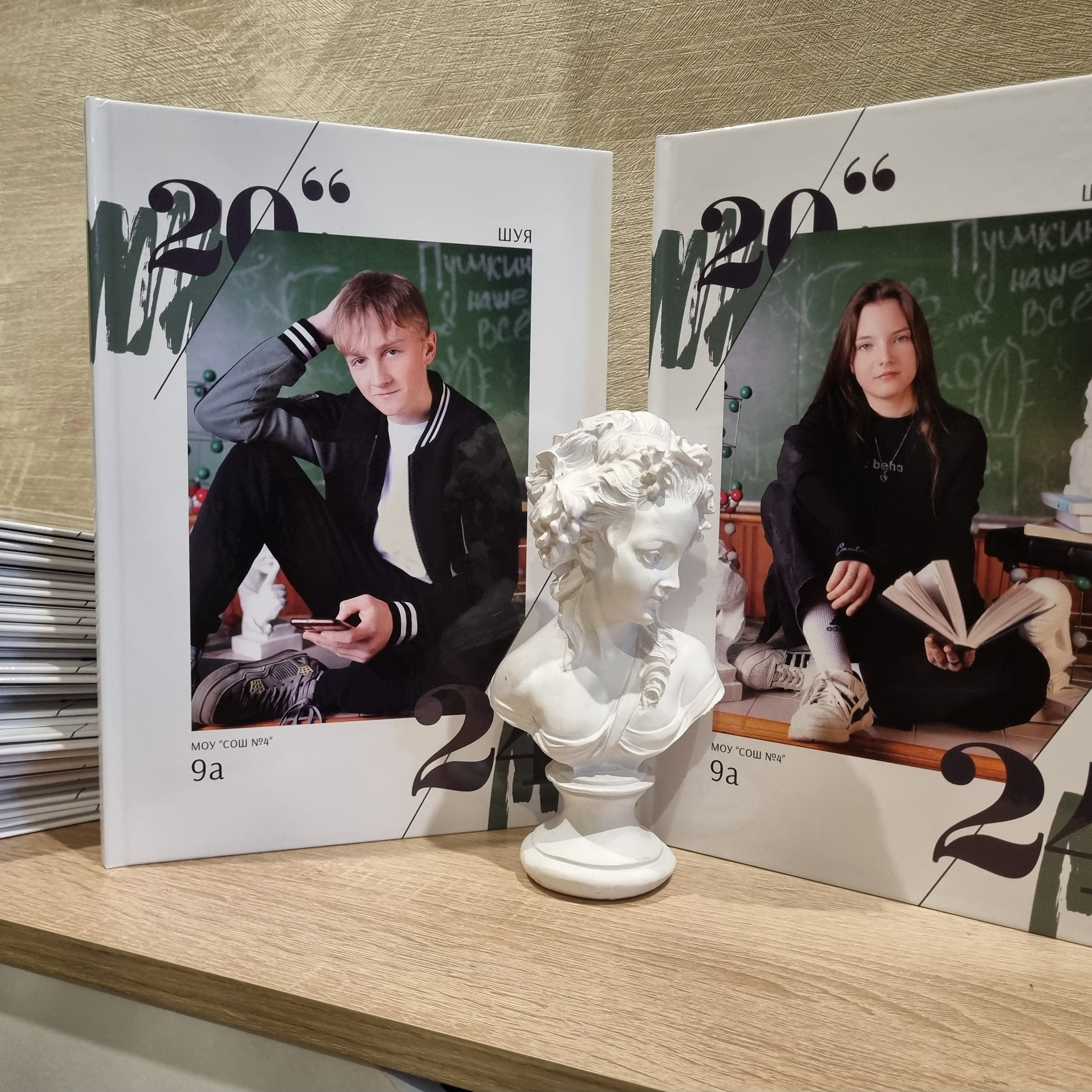 Фото готовых выпускных альбомов для детского сада и школы в Иваново Ярославле Костроме Владимире. Выпускные альбомы в Иваново в детский сад и школу. Александр и Светлана Янкины