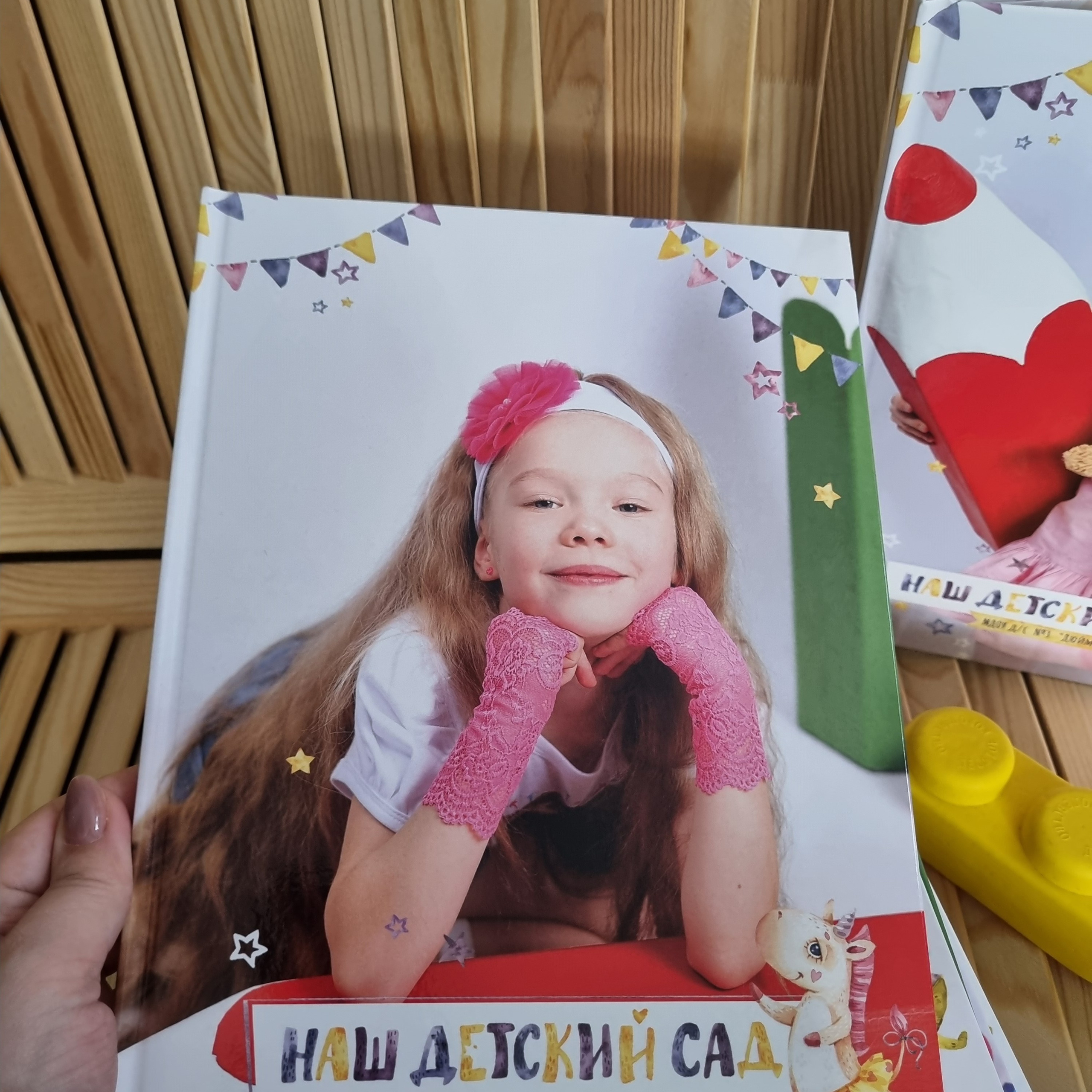 Фото готовых выпускных альбомов для детского сада и школы в Иваново Ярославле Костроме Владимире. Выпускные альбомы в Иваново в детский сад и школу. Александр и Светлана Янкины