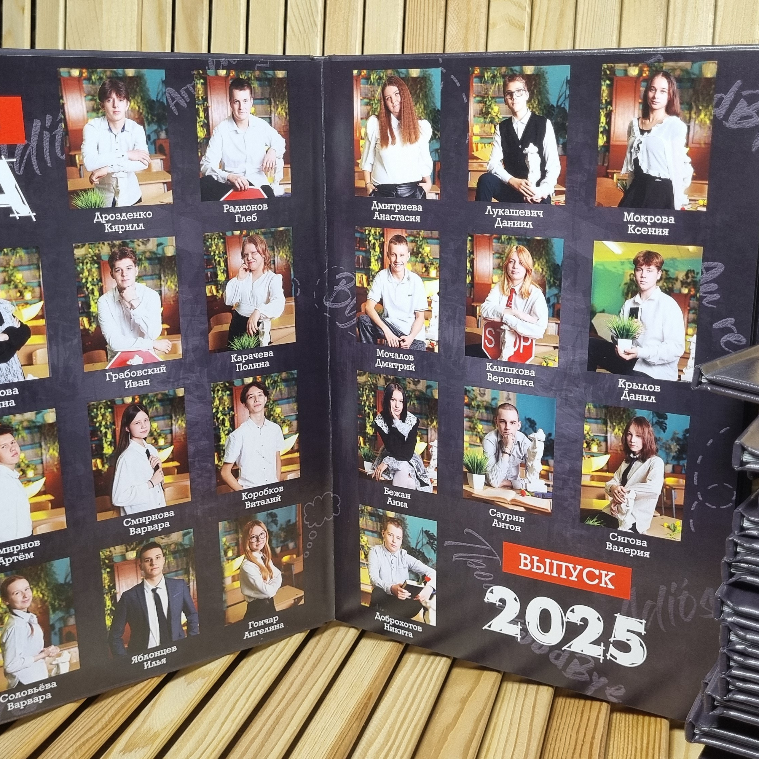 Фото готовых выпускных альбомов для детского сада и школы в Иваново Ярославле Костроме Владимире. Выпускные альбомы в Иваново в детский сад и школу. Александр и Светлана Янкины